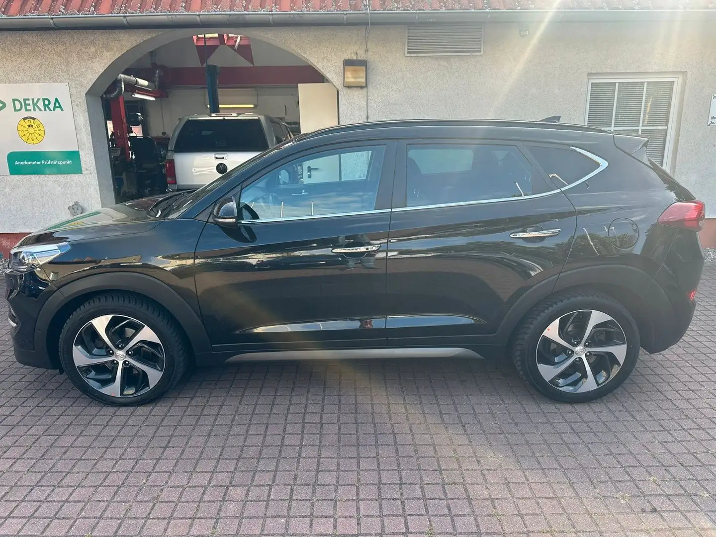 Hyundai TUCSON Premium 4WD*LEDER*PANO*AHK*BELÜF.SITZ*1HD Zwart - 2