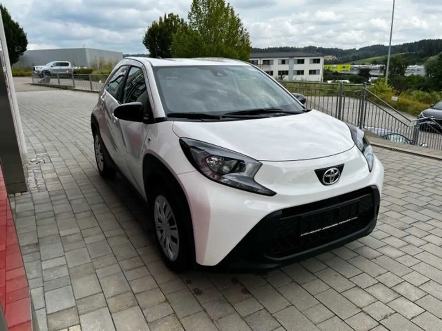 Toyota Aygo X 1.0 l Business Edition ACC Apple CarPlay Android A Bianco - 2