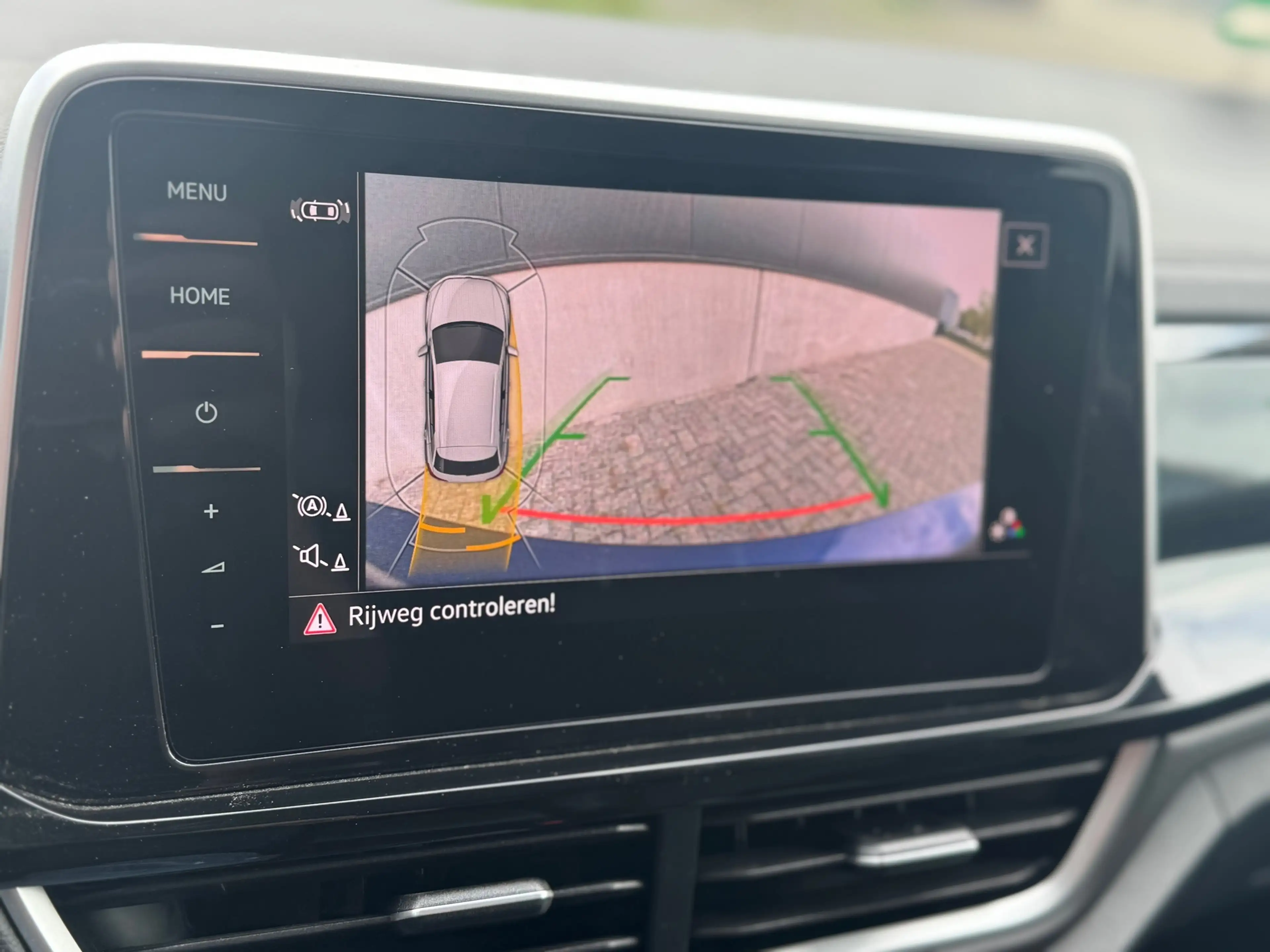 Volkswagen T-Roc 1.5 TSI R-Line Business — photo 5