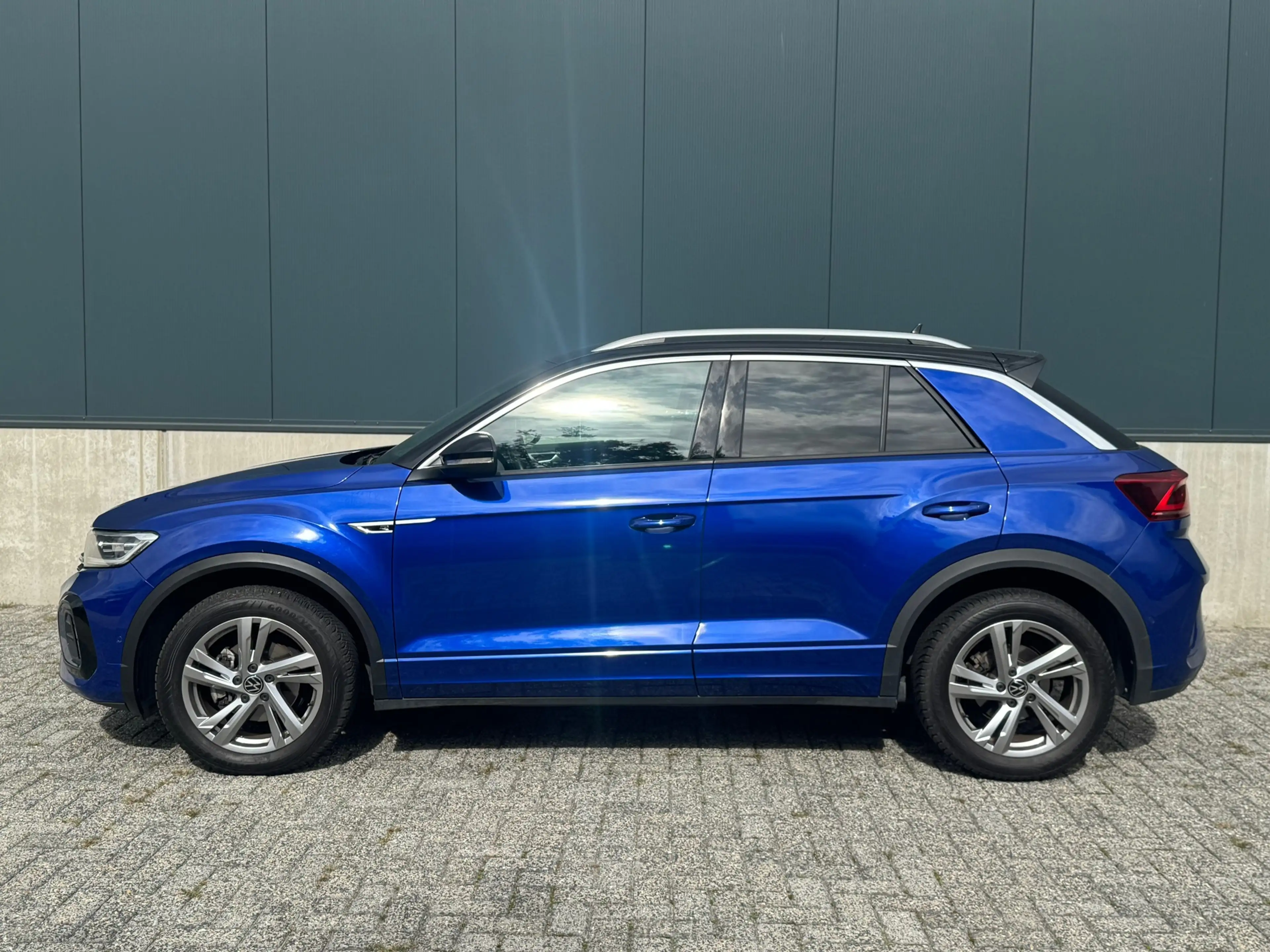 Volkswagen T-Roc 1.5 TSI R-Line Business — photo 3