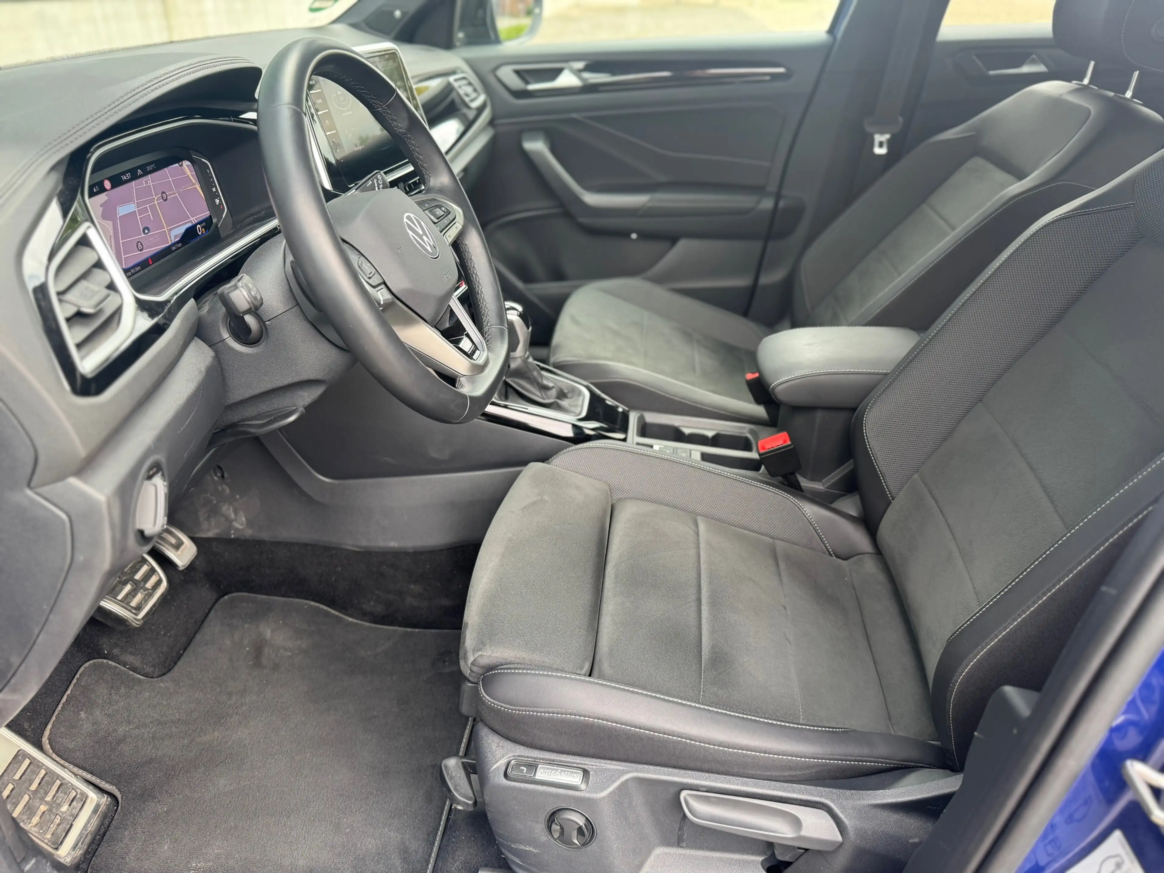 Volkswagen T-Roc 1.5 TSI R-Line Business — photo 11