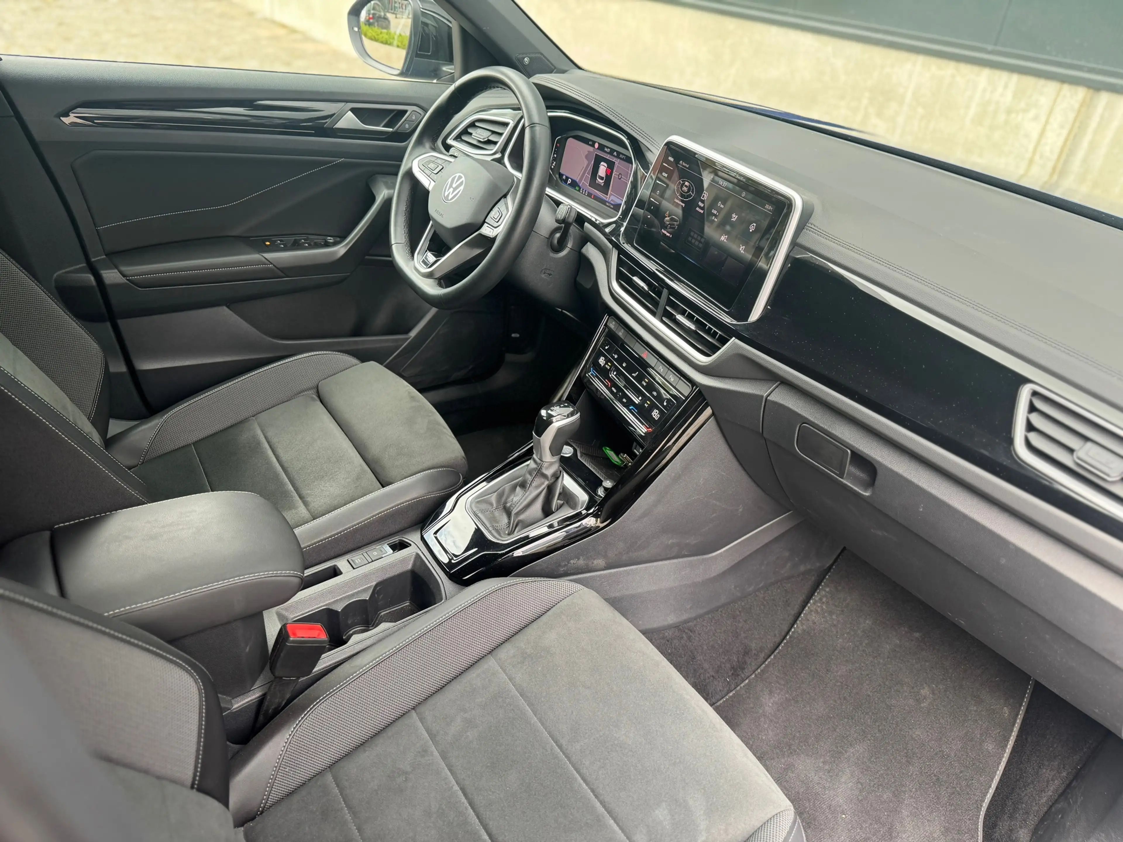 Volkswagen T-Roc 1.5 TSI R-Line Business — photo 13