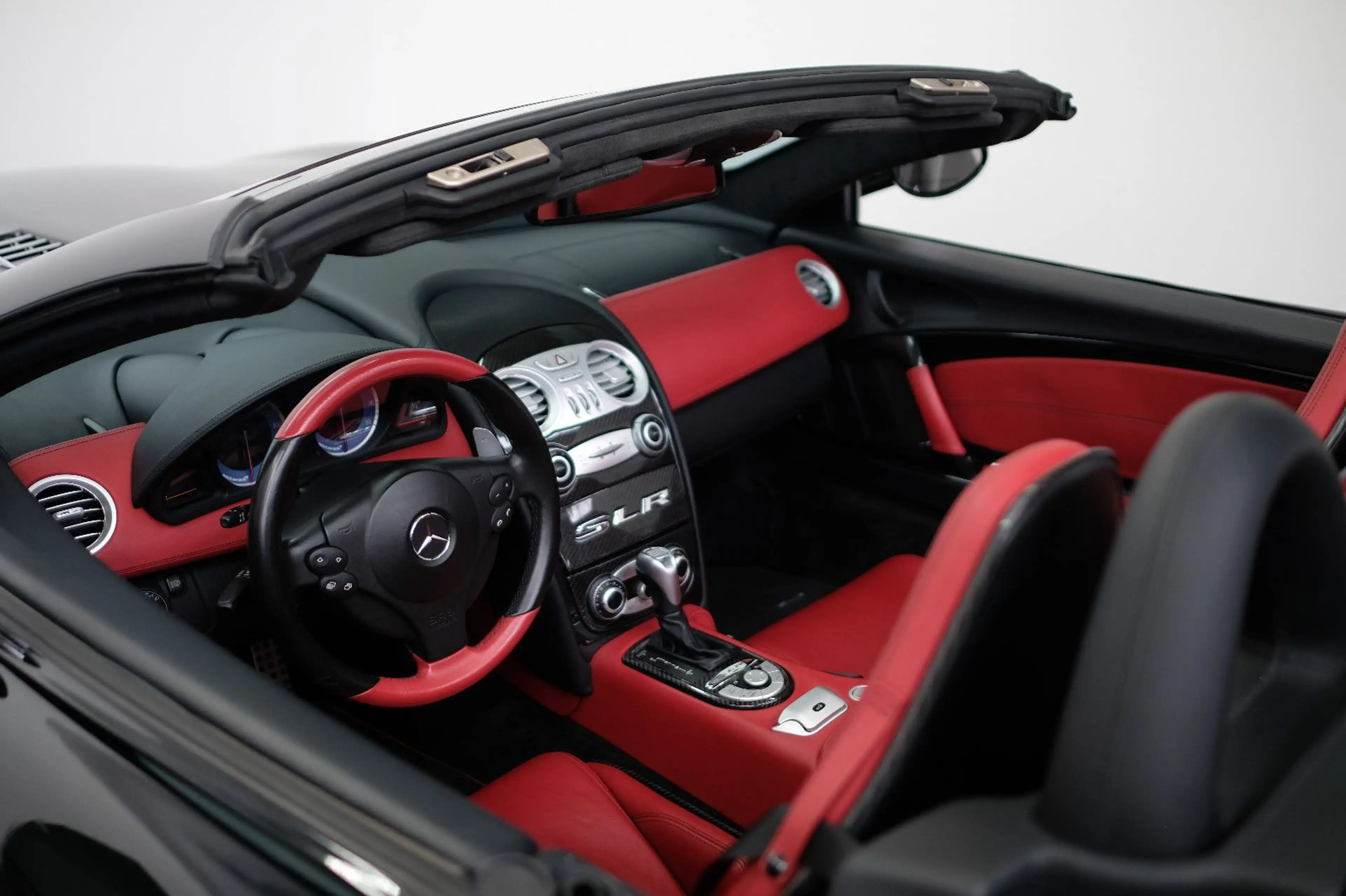 Mercedes-Benz SLR Roadster /EXCLUSIV/CARBON/1 OF 520 — photo 11