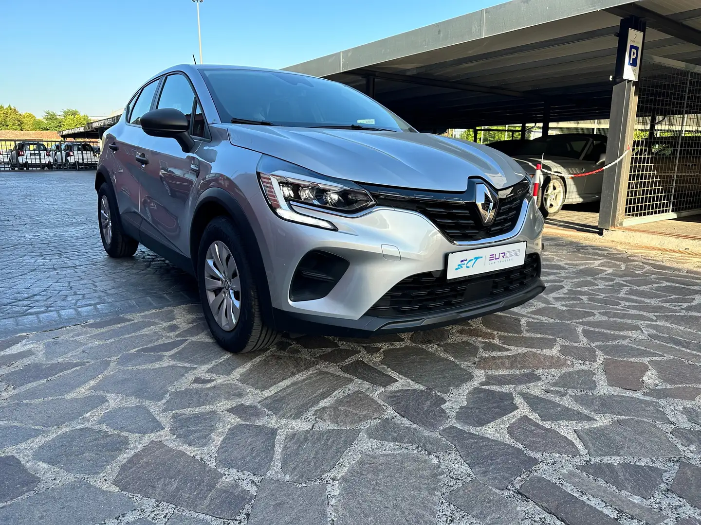 Renault Captur 0.9 tce **neopatentati** Argento - 2