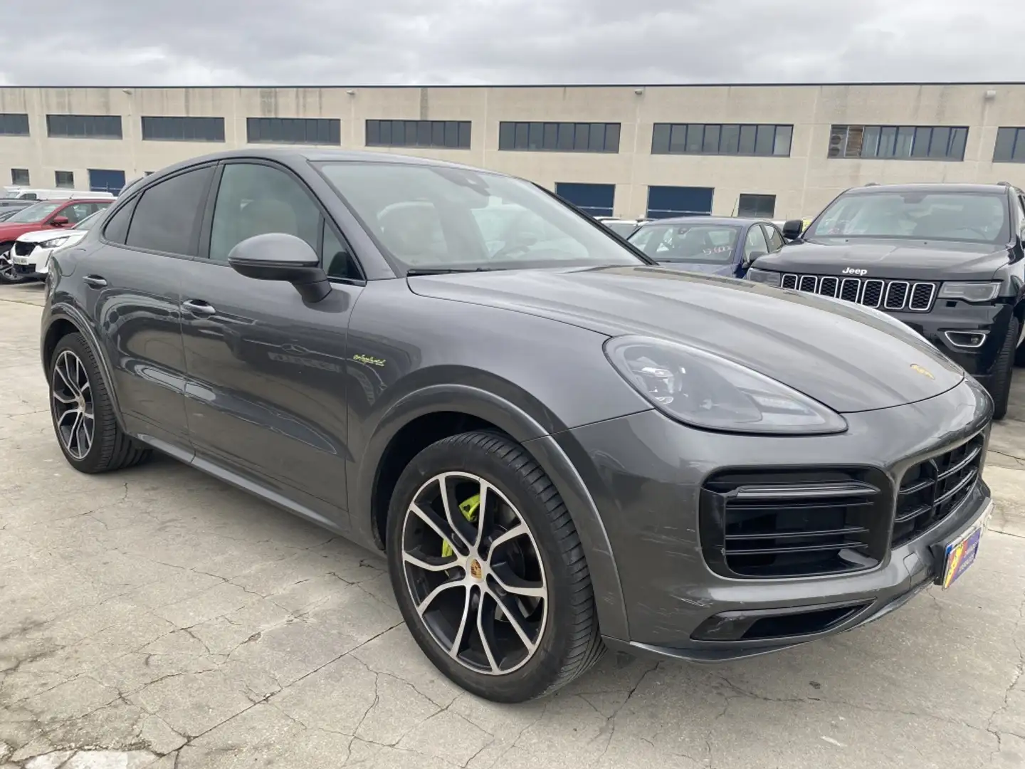 Porsche Cayenne E-Hybrid Coupé Aut. Grau - 2