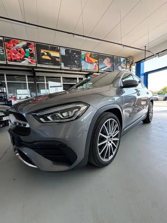 Mercedes-Benz GLA 200