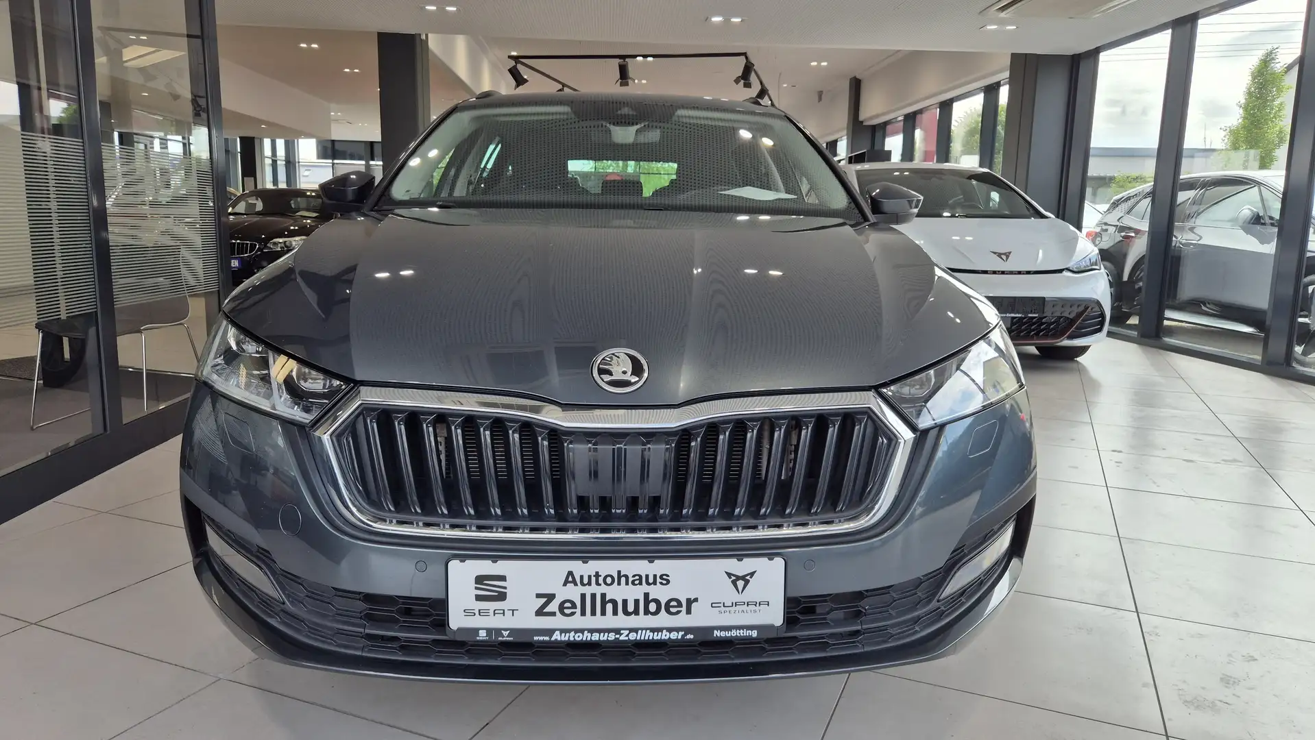 Skoda Octavia Combi 1.5 TSI *Matrix-LED*Navi*Keyless* Grau - 2