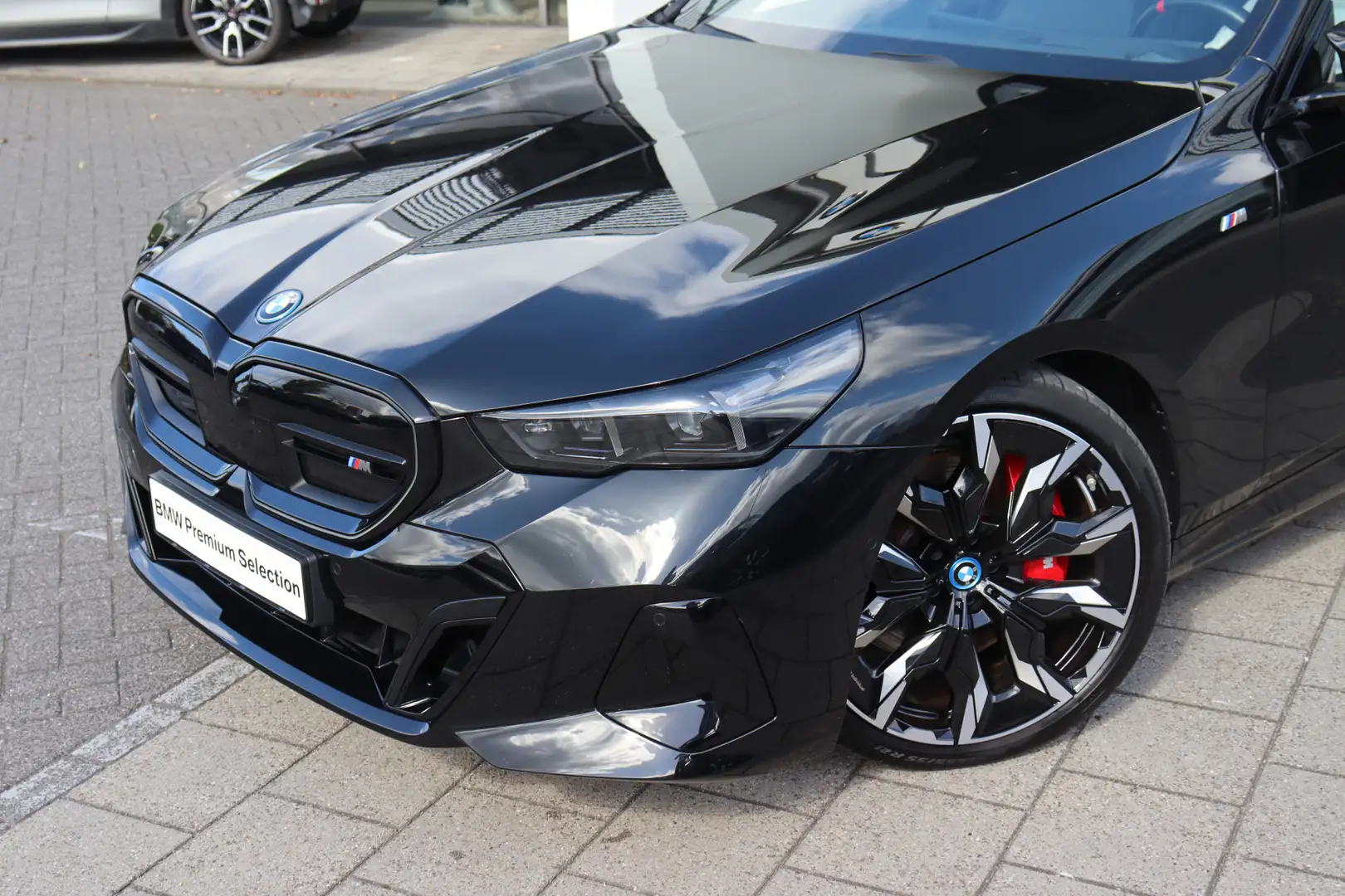 BMW i5 M60 xDrive M Sport / Panoramadak / Trekhaak / Bowe Noir - 2