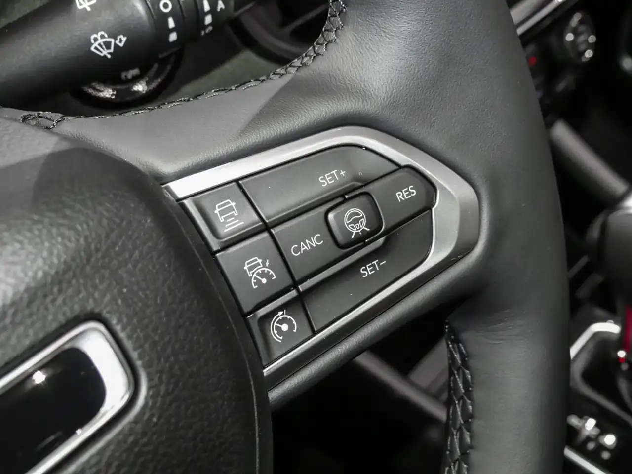 Jeep Compass e-Hybrid MY25 North Star Premium & Sicherheits-Pak 12