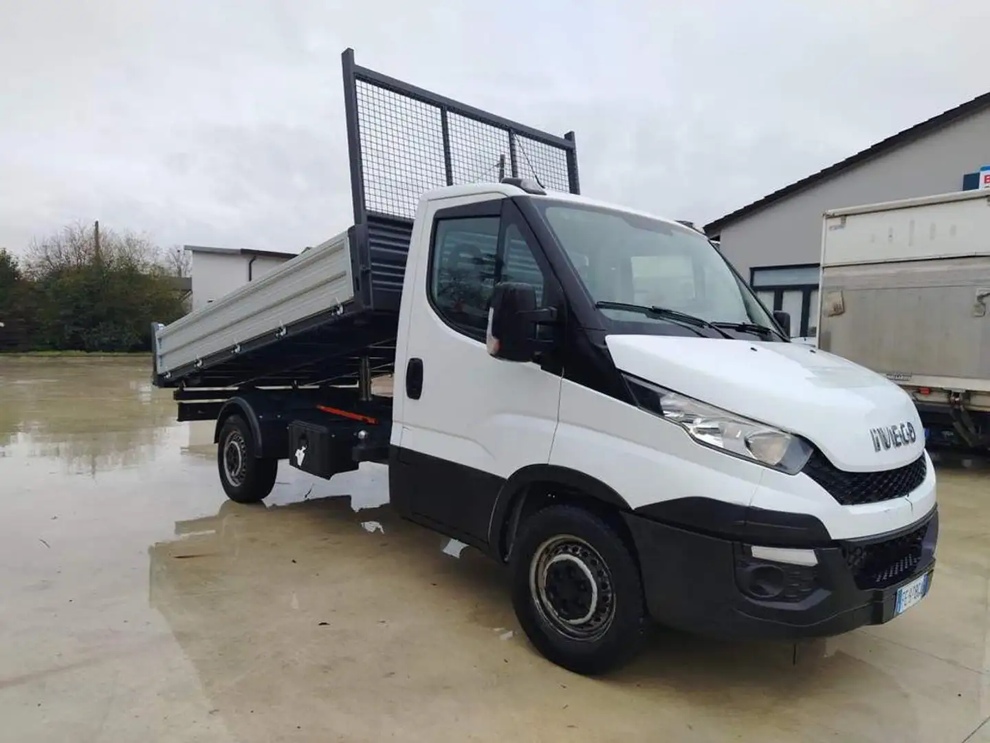 Iveco DAILY  35S 13 2.3 MJT Blanc - 1