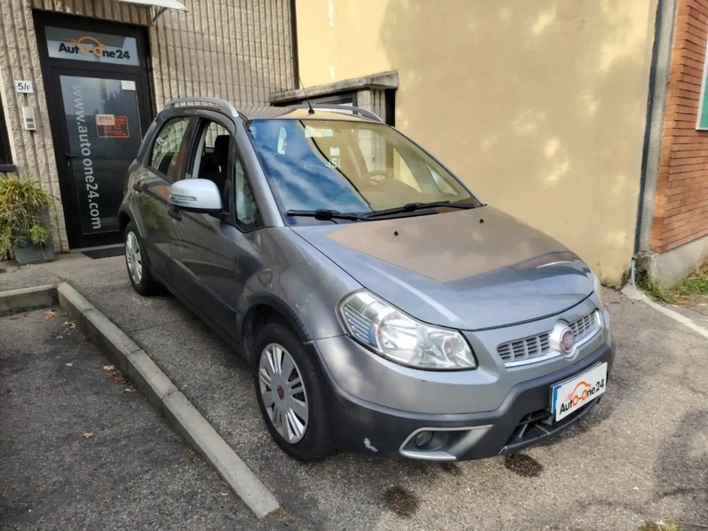 Fiat Sedici 1.6 16V 4x2 Emotion NEOPATENTATI Plateado - 1