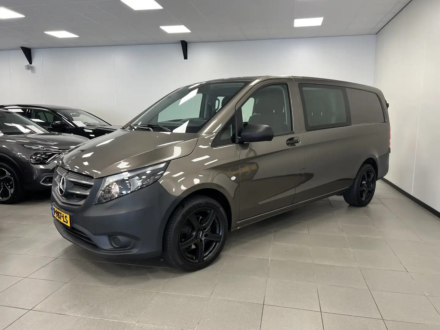 Mercedes-Benz Vito 114 CDI AUTOMAAT / LANG / Dubbel Cabine / 1e eigen Bruin - 2