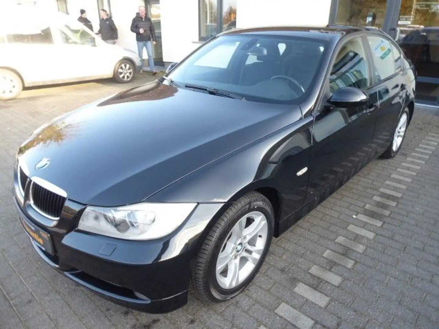 BMW 318 i Schwarz - 2