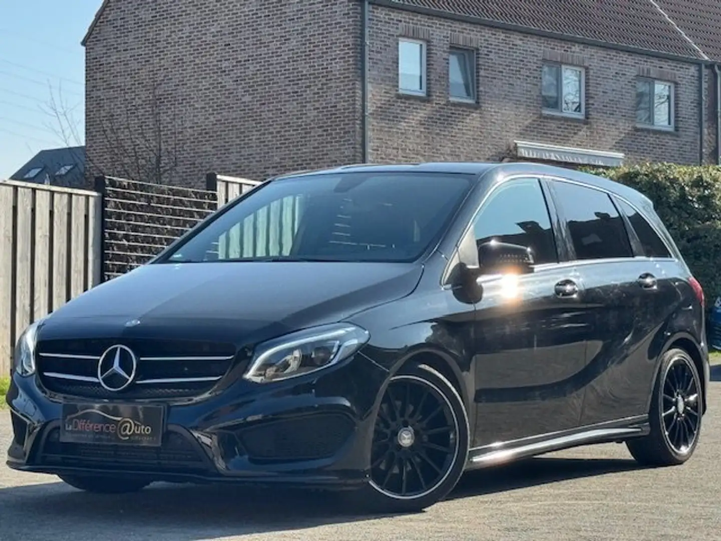 Mercedes-Benz B 180 Full Pack AMG int et ext - Clim - Cuir/alcantara Schwarz - 1