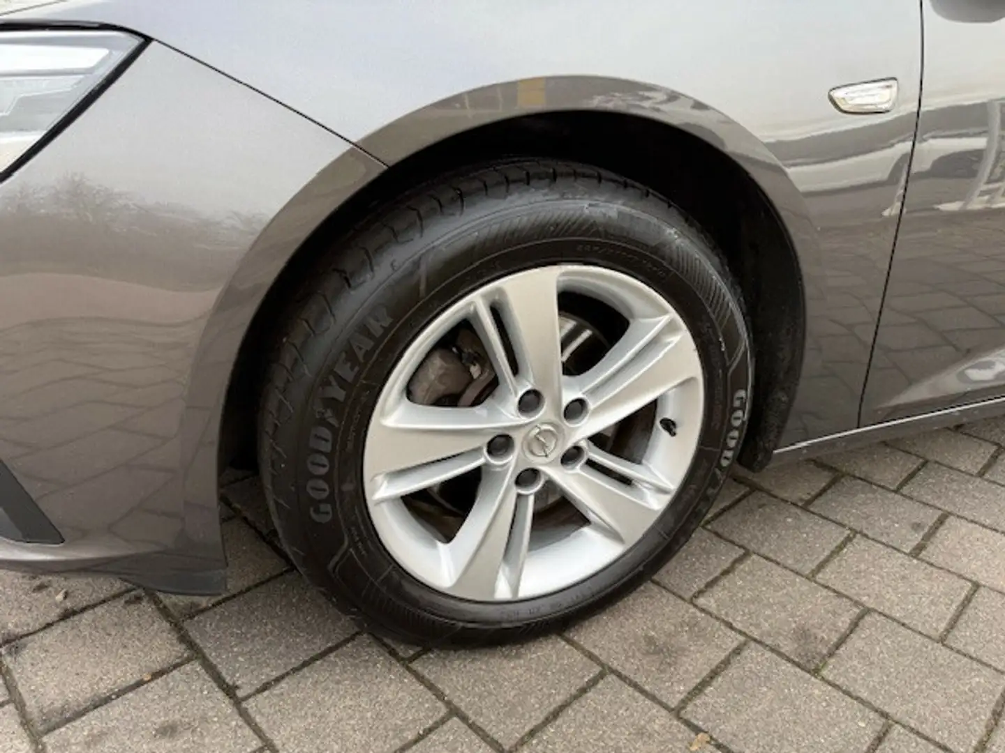 Opel Insignia 2.0 D Business Grau - 2