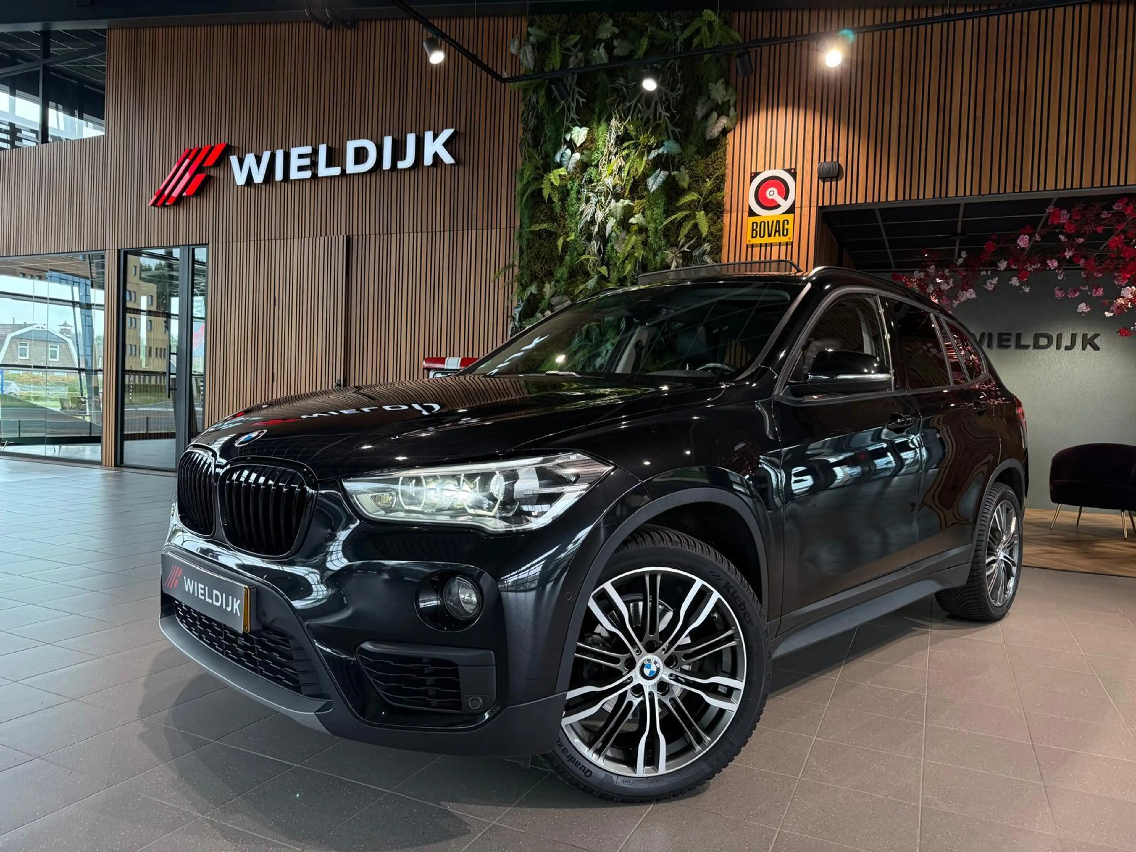 BMW X1 sDrive18i High Executive Head up pano schuif