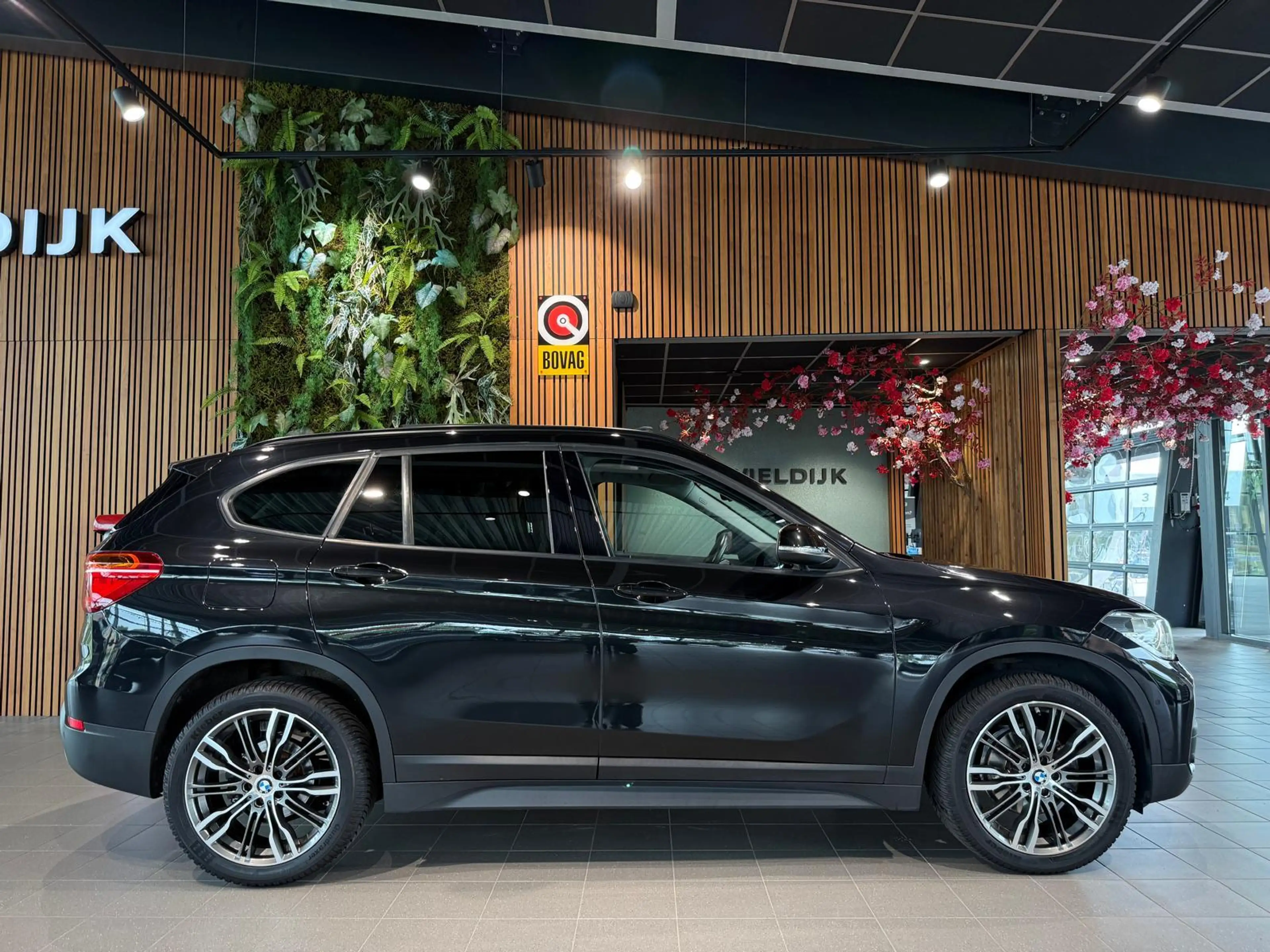 BMW X1 sDrive18i High Executive Head up pano schuif — photo 5