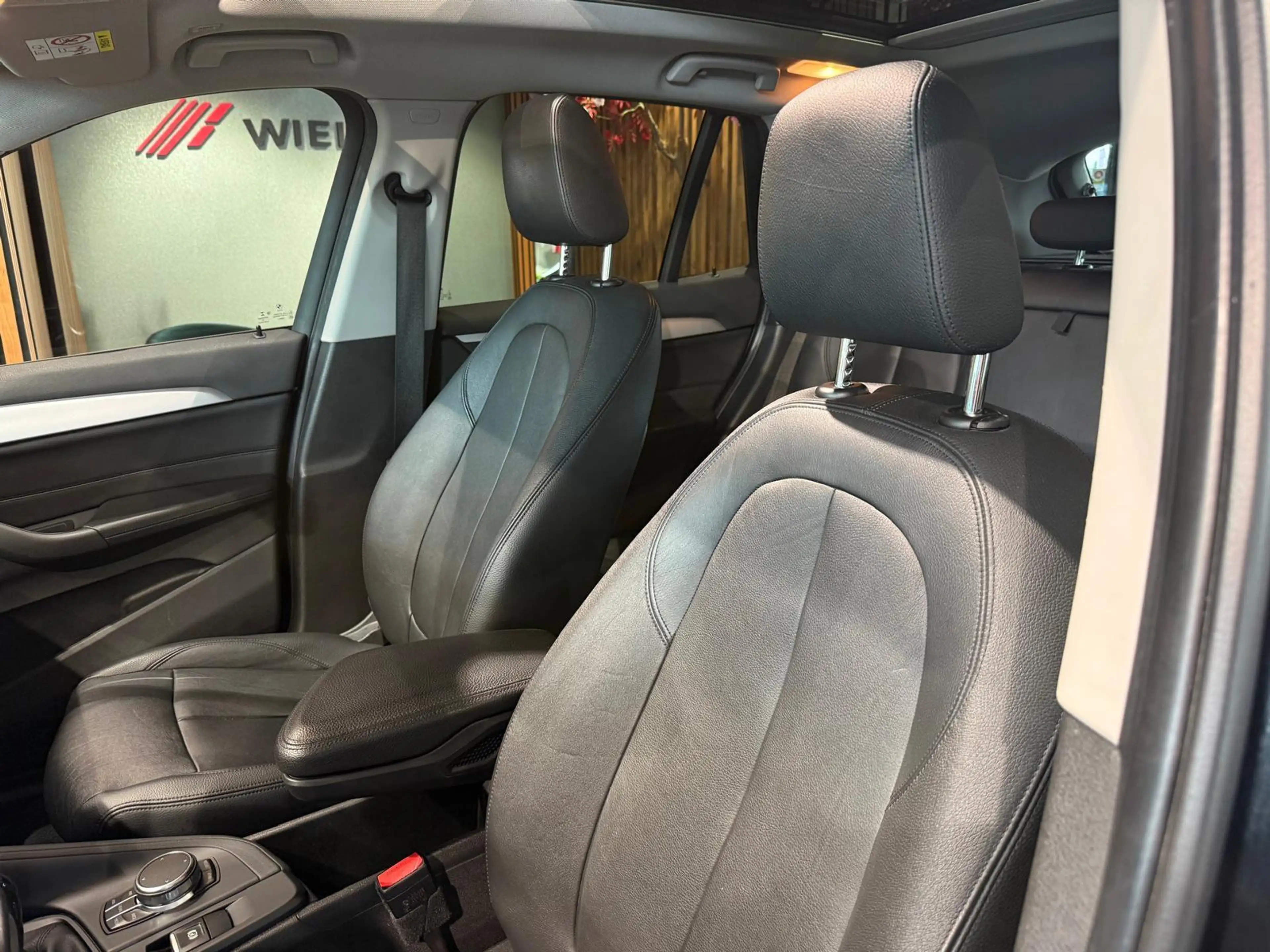 BMW X1 sDrive18i High Executive Head up pano schuif — photo 26