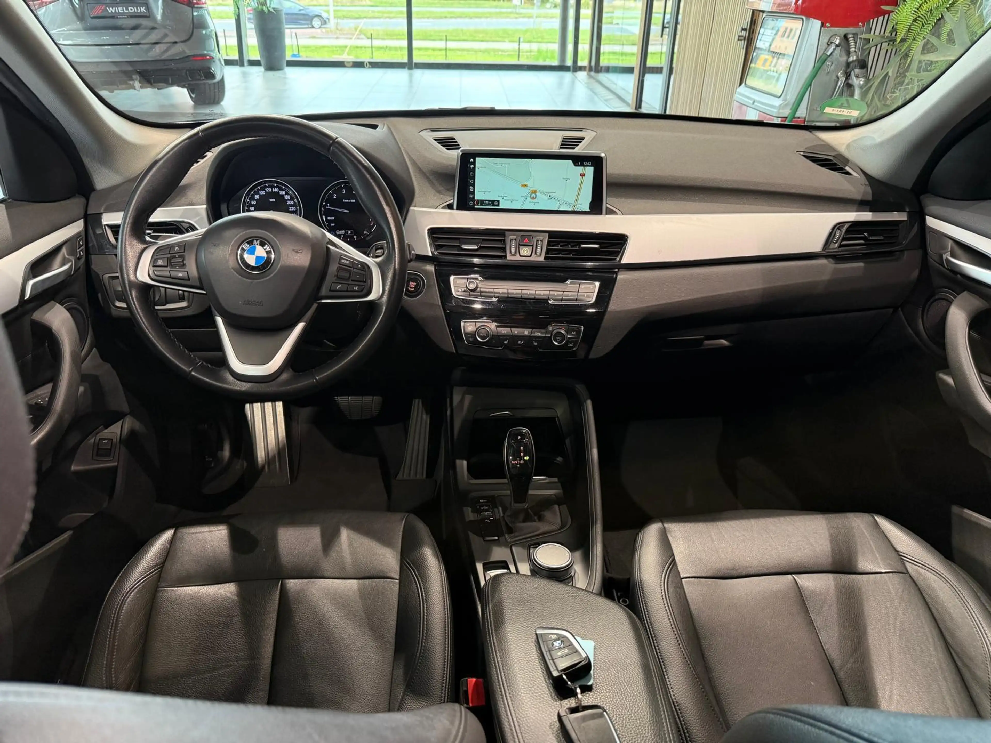 BMW X1 sDrive18i High Executive Head up pano schuif — photo 29