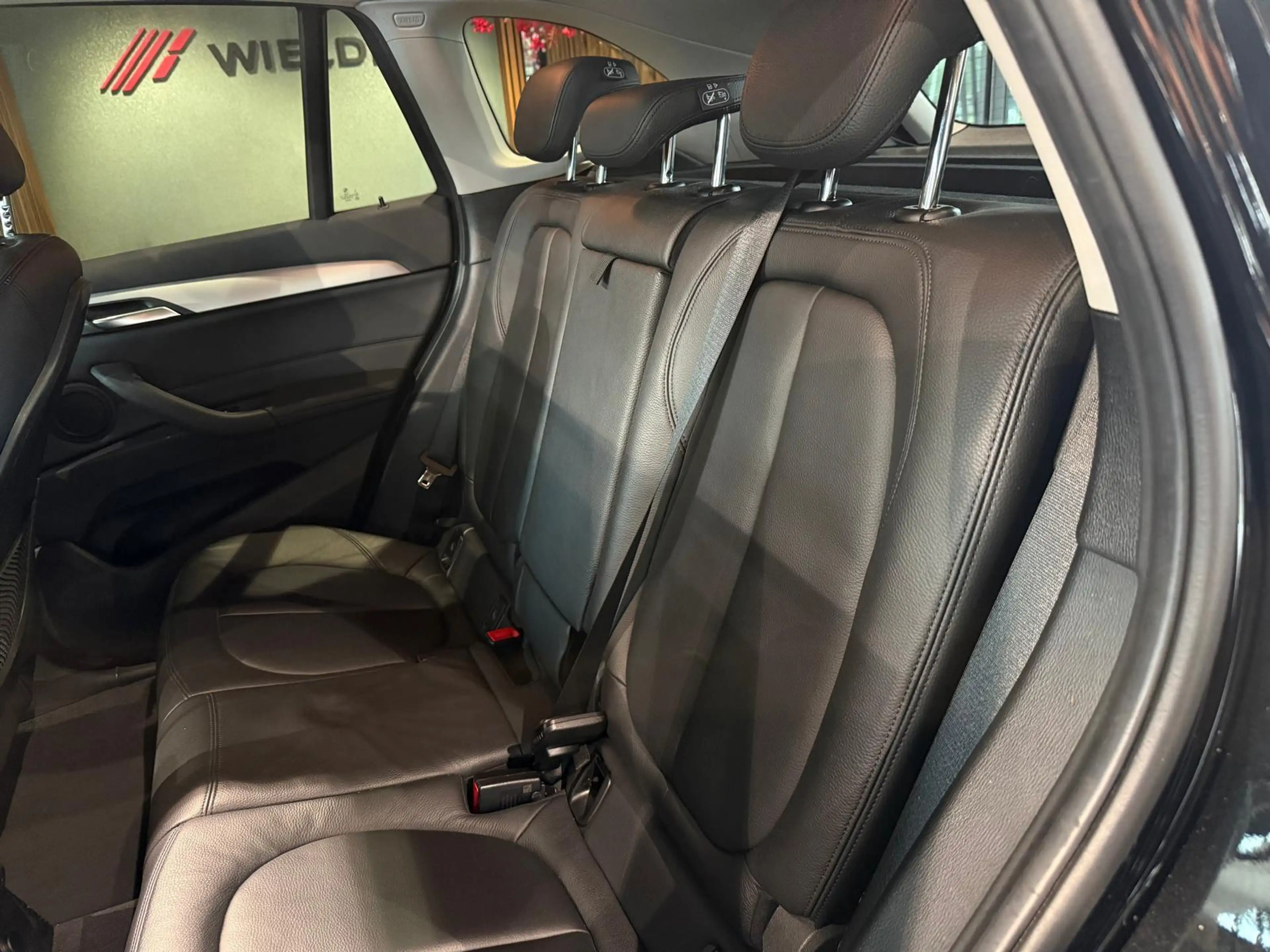 BMW X1 sDrive18i High Executive Head up pano schuif — photo 28