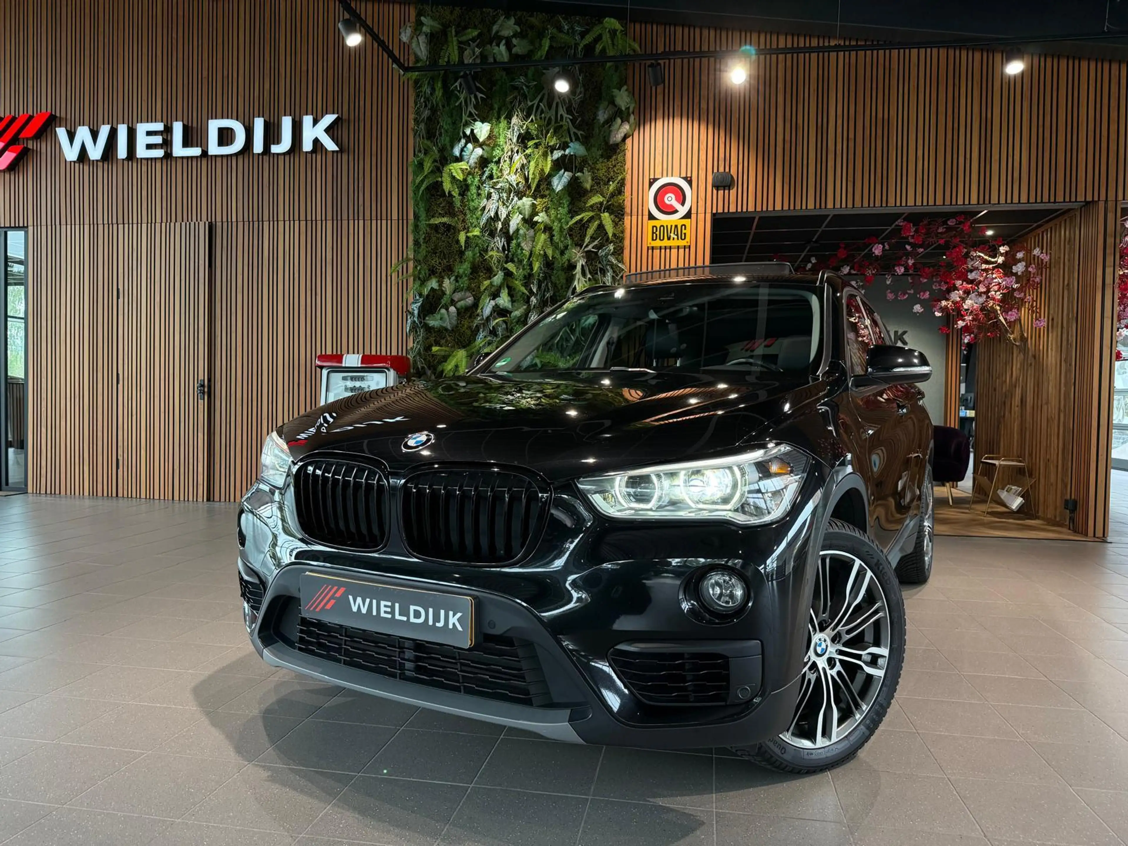 BMW X1 sDrive18i High Executive Head up pano schuif — photo 3