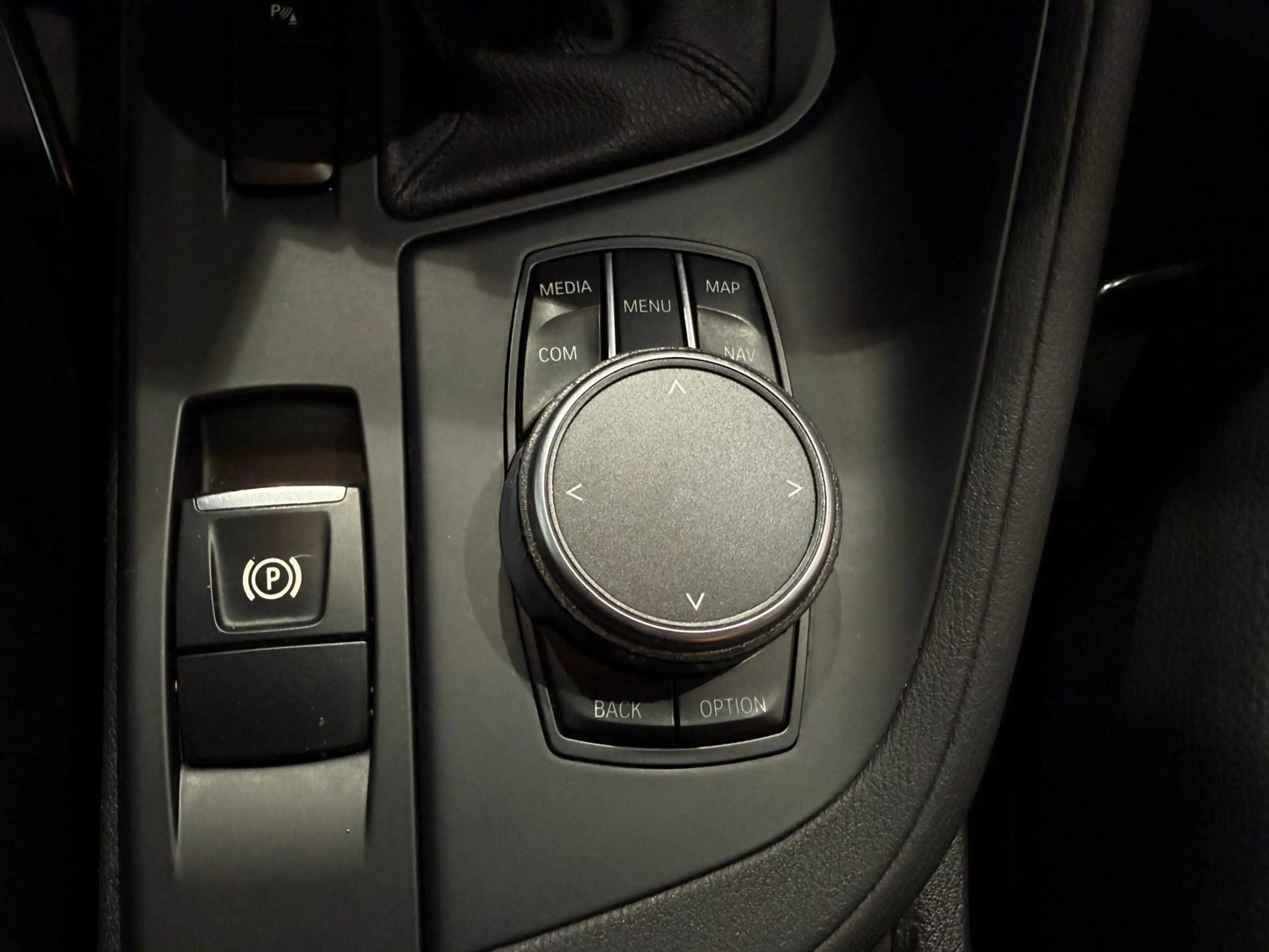 BMW X1 sDrive18i High Executive Head up pano schuif — photo 24