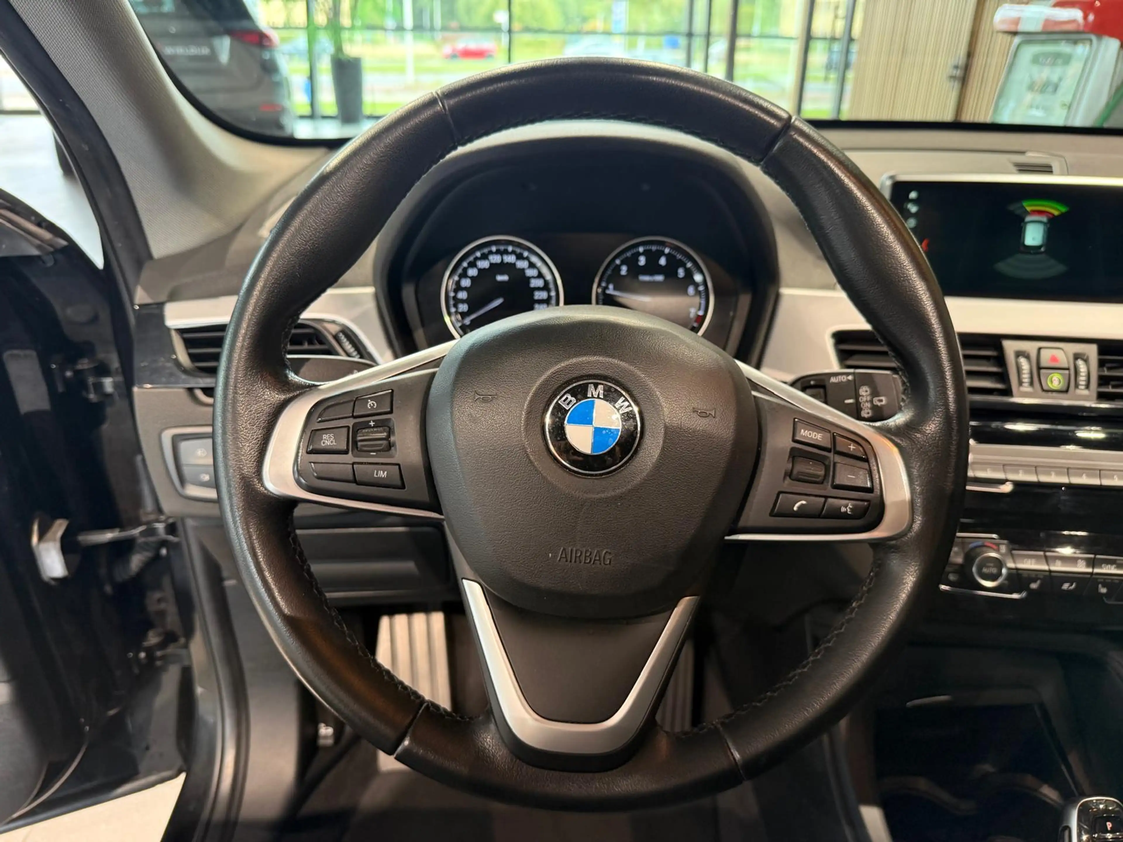 BMW X1 sDrive18i High Executive Head up pano schuif — photo 16
