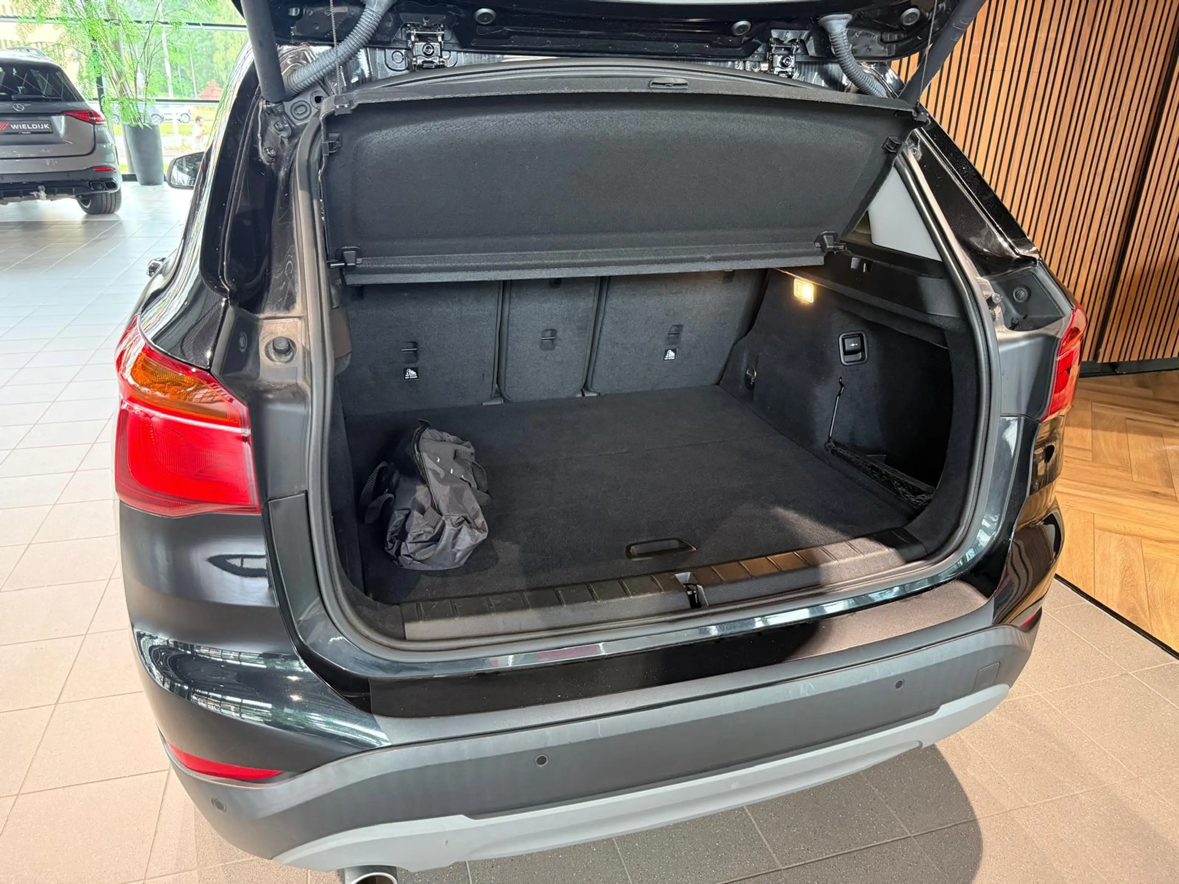 BMW X1 sDrive18i High Executive Head up pano schuif — photo 32