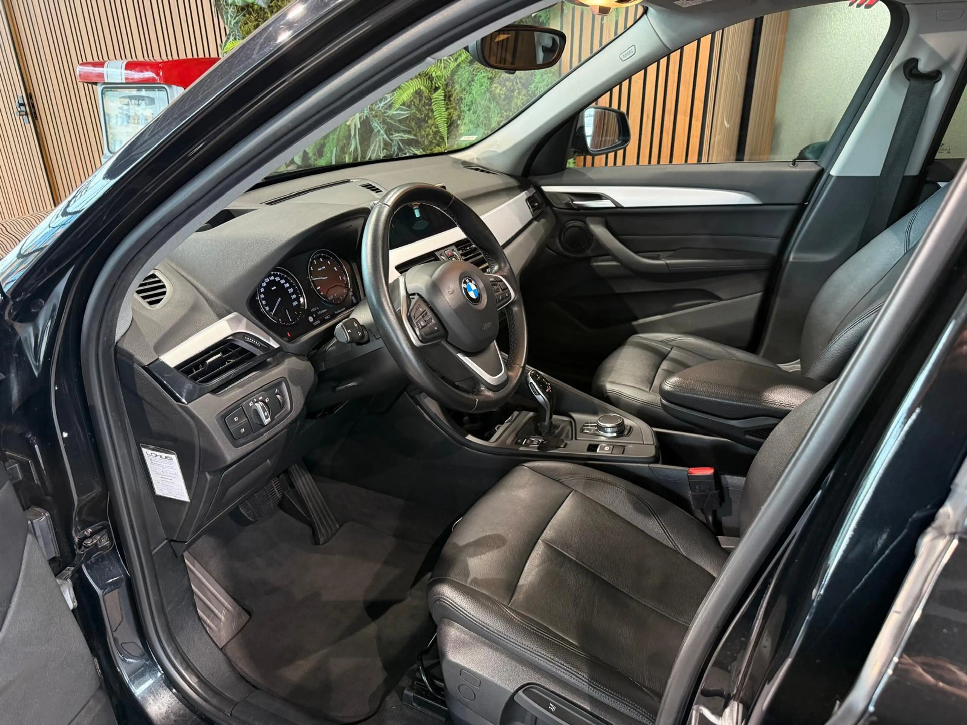 BMW X1 sDrive18i High Executive Head up pano schuif — photo 25