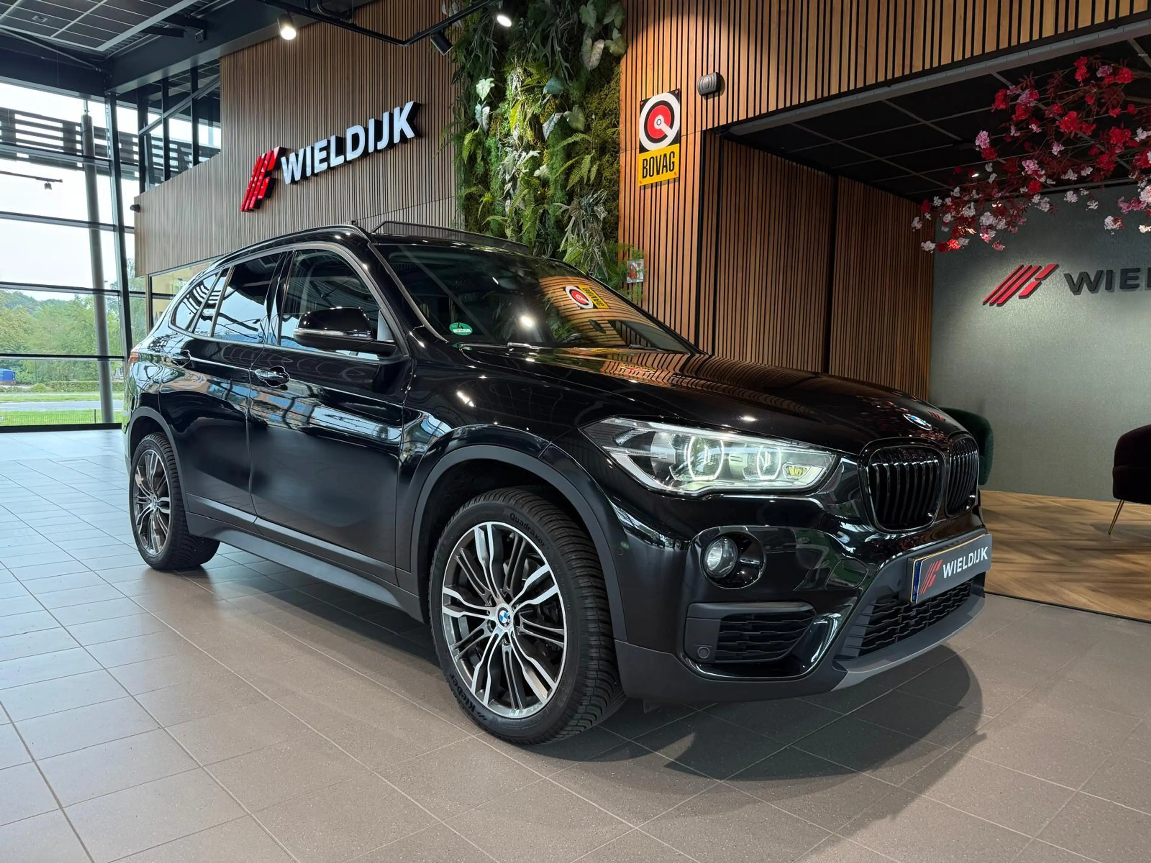 BMW X1 sDrive18i High Executive Head up pano schuif — photo 6