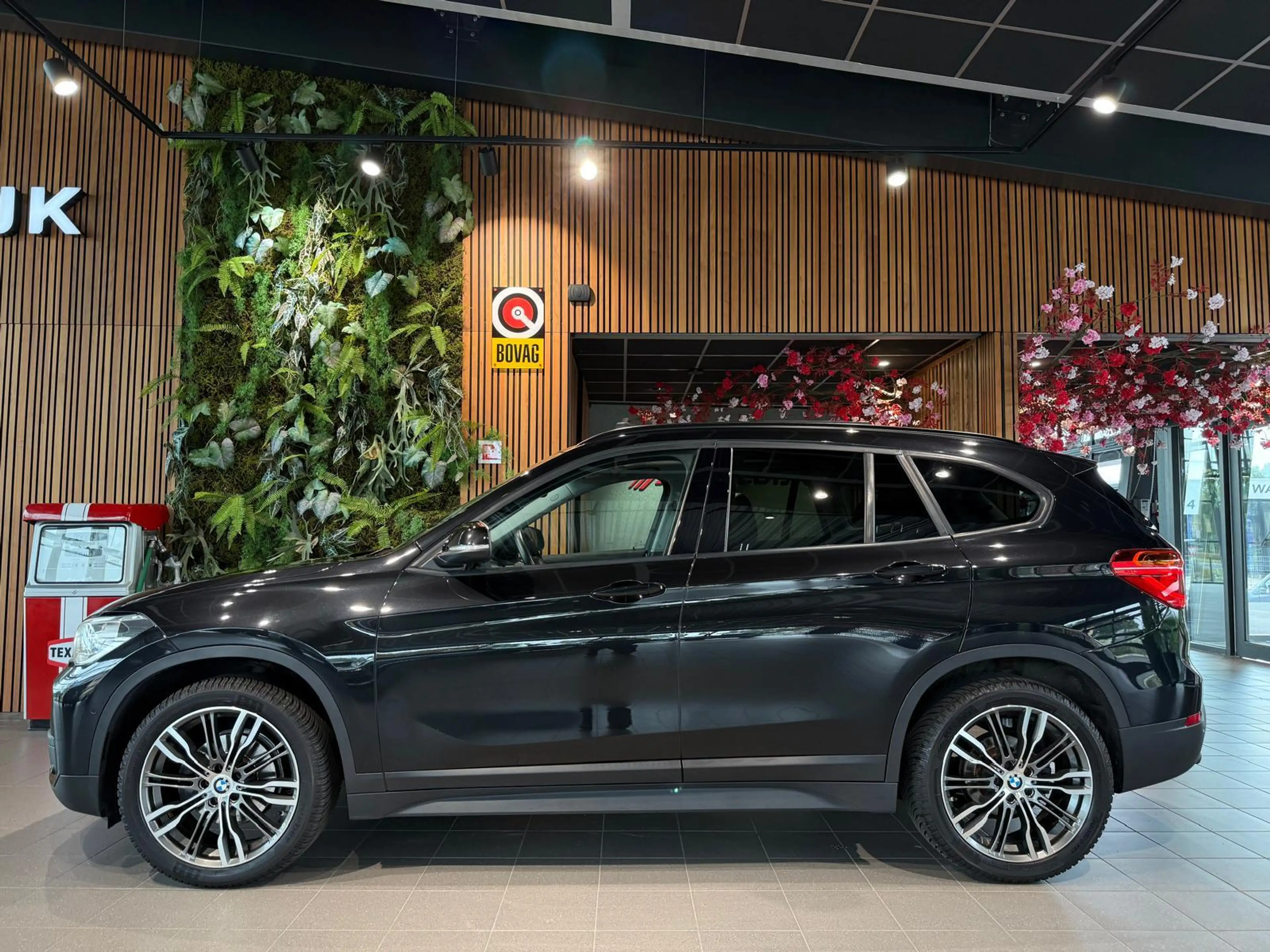 BMW X1 sDrive18i High Executive Head up pano schuif — photo 4