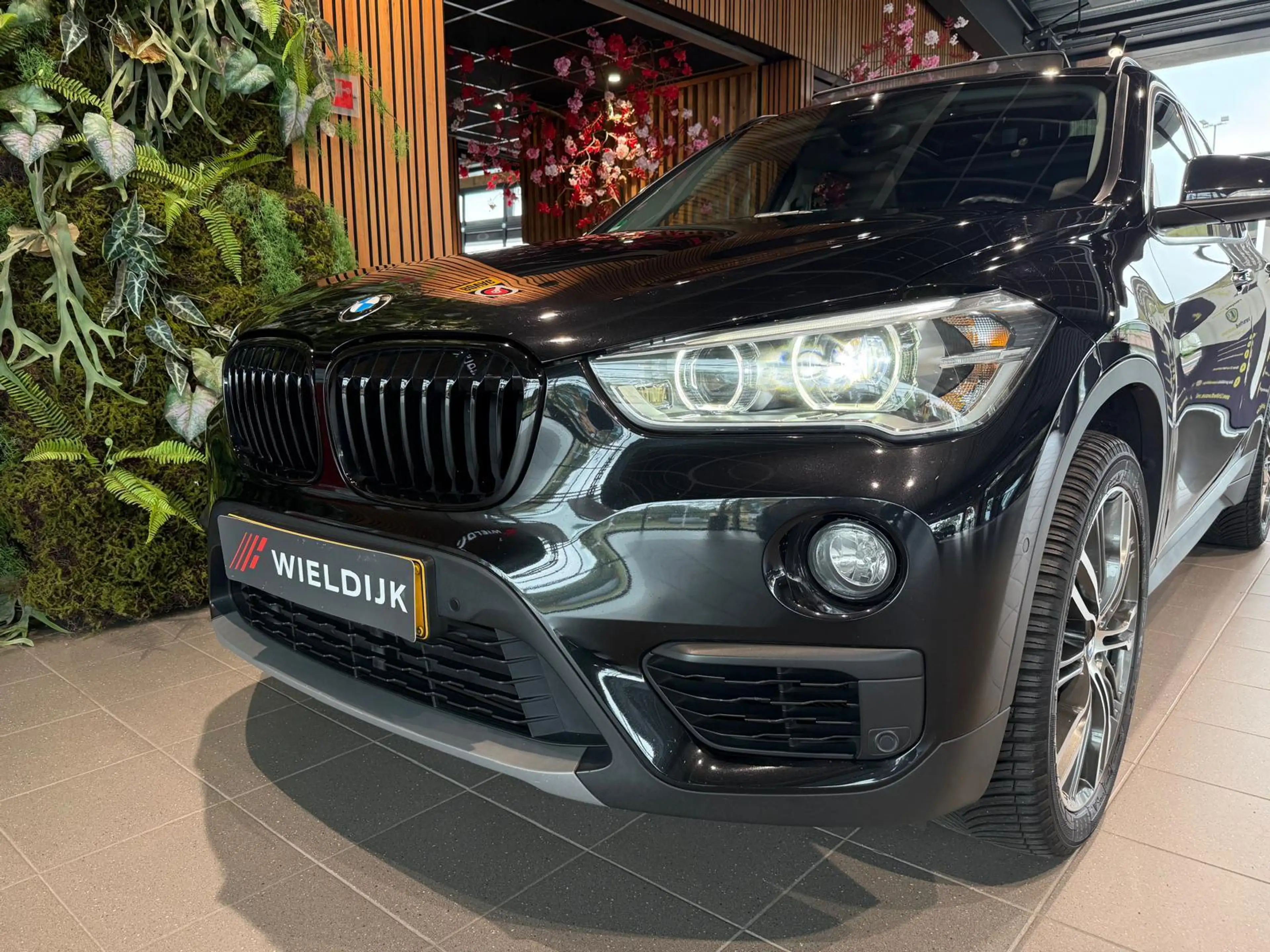 BMW X1 sDrive18i High Executive Head up pano schuif — photo 8