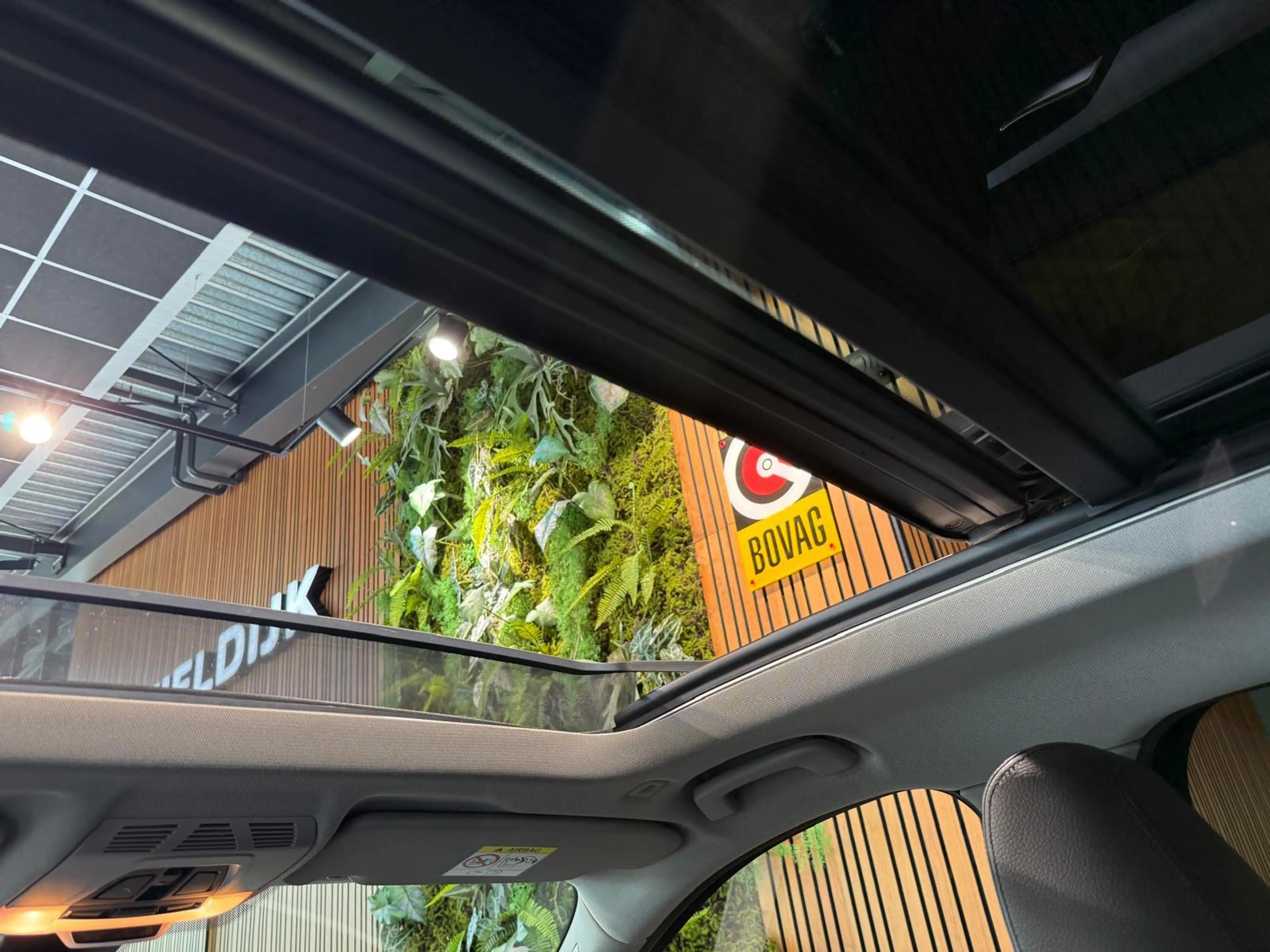 BMW X1 sDrive18i High Executive Head up pano schuif — photo 30