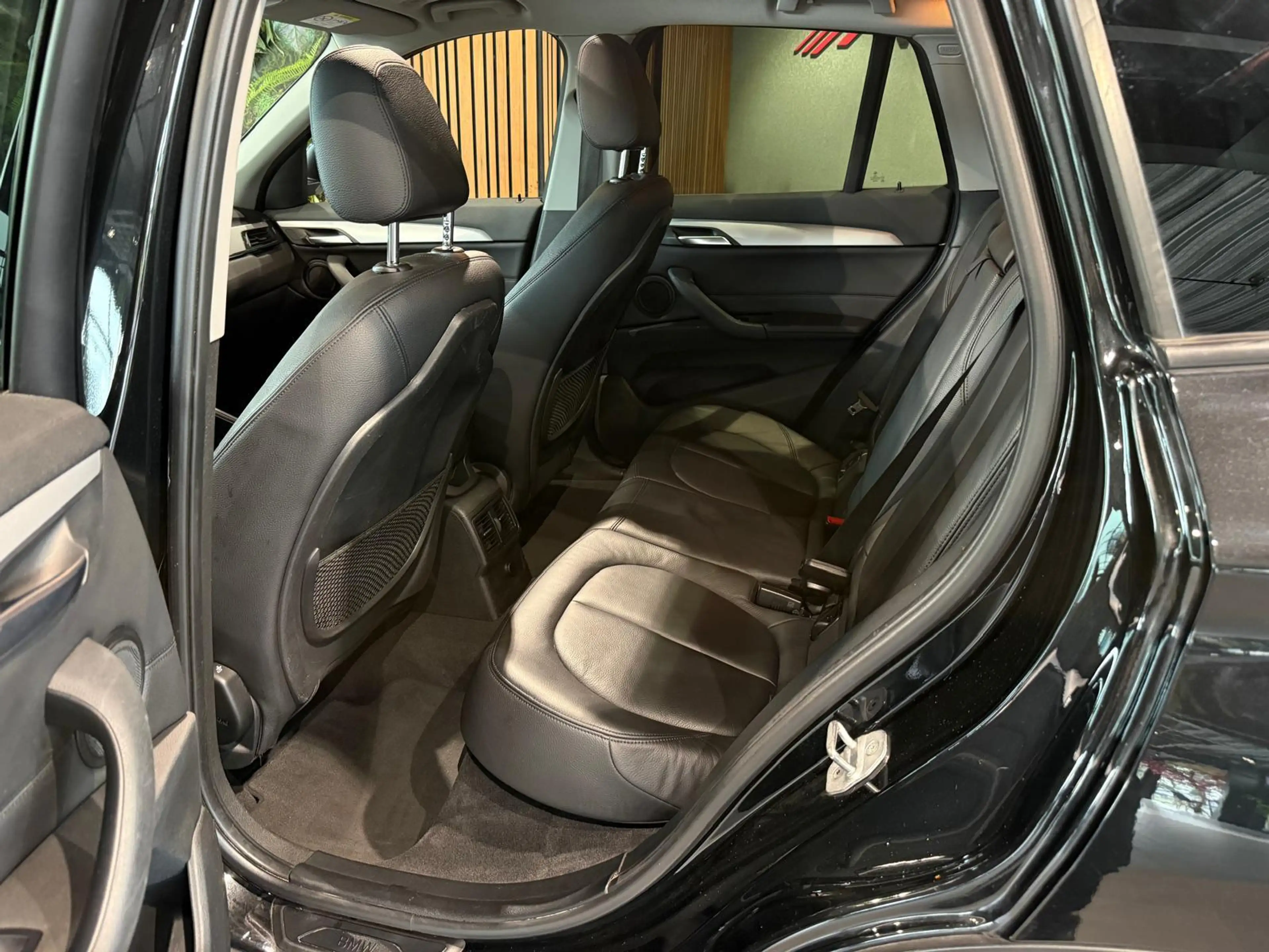 BMW X1 sDrive18i High Executive Head up pano schuif — photo 27