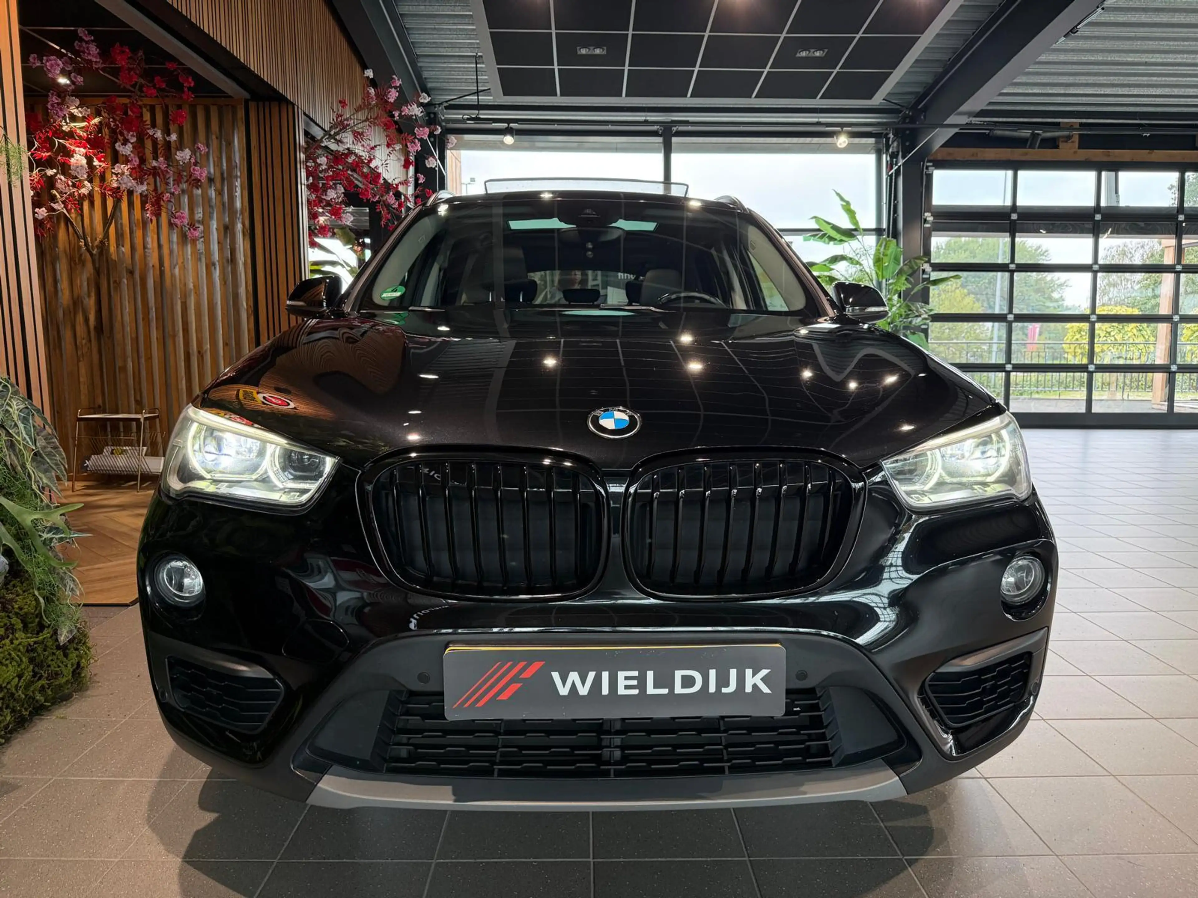 BMW X1 sDrive18i High Executive Head up pano schuif — photo 7
