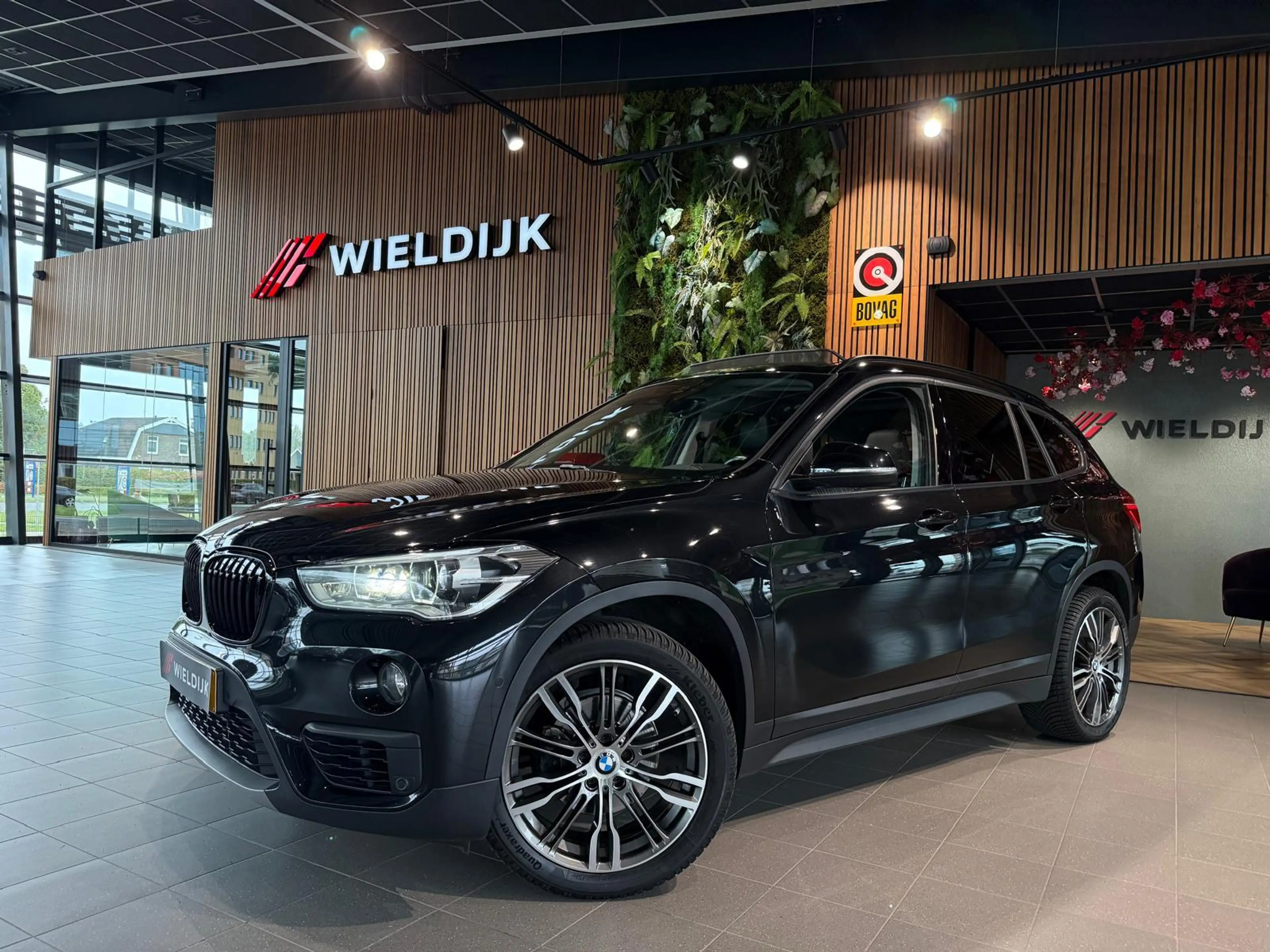 BMW X1 sDrive18i High Executive Head up pano schuif — photo 2