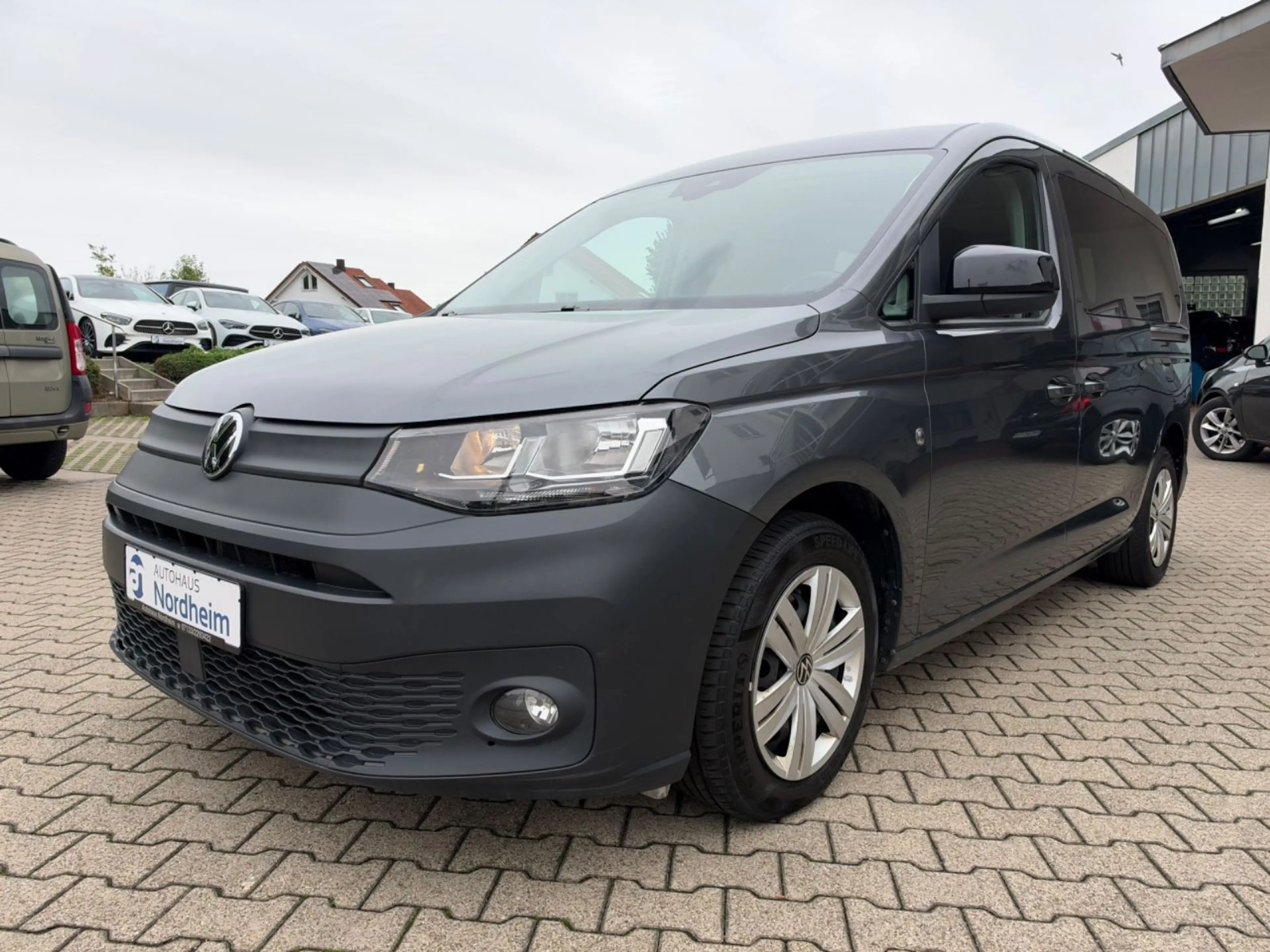 Volkswagen Caddy 2,0 TDI DSG Klima/ Tempomat/ 7-Sitzer — photo 2