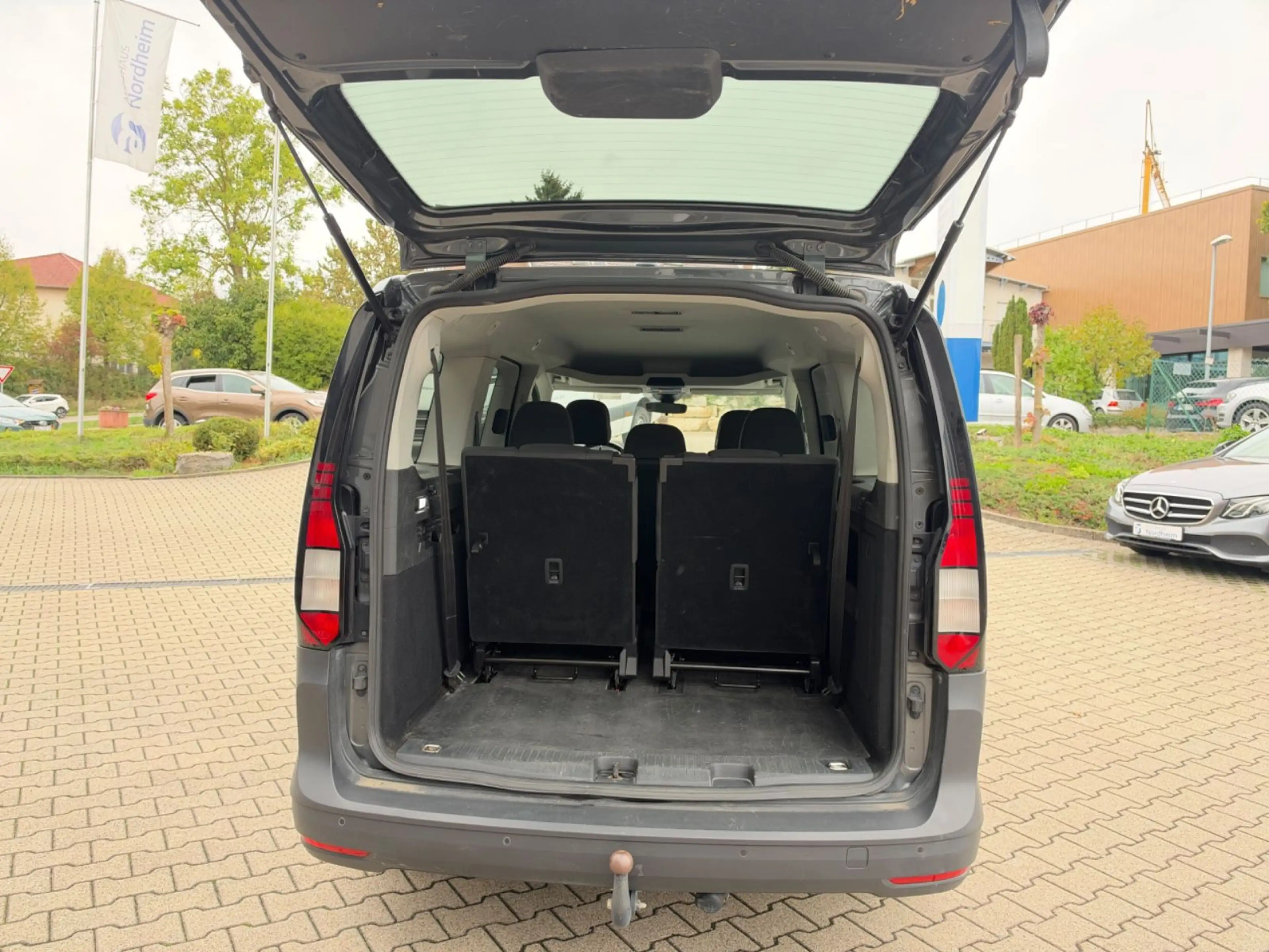 Volkswagen Caddy 2,0 TDI DSG Klima/ Tempomat/ 7-Sitzer — photo 12