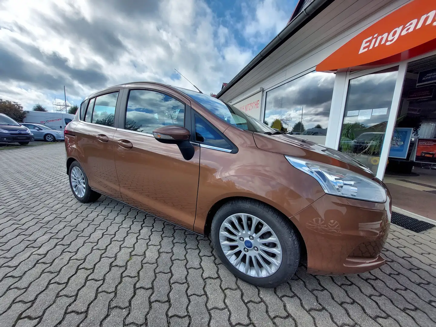 Ford B-Max B-MAX 1.0 EcoBoost Titanium Braun - 2