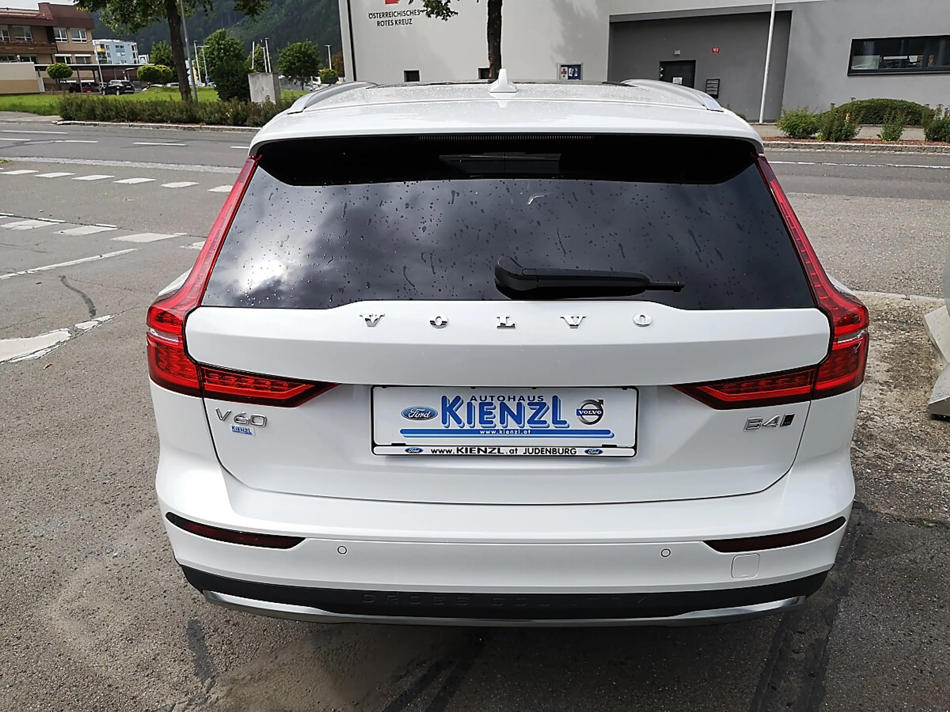 Volvo V60 Cross Country Plus B4 AWD Geartronic — photo 4