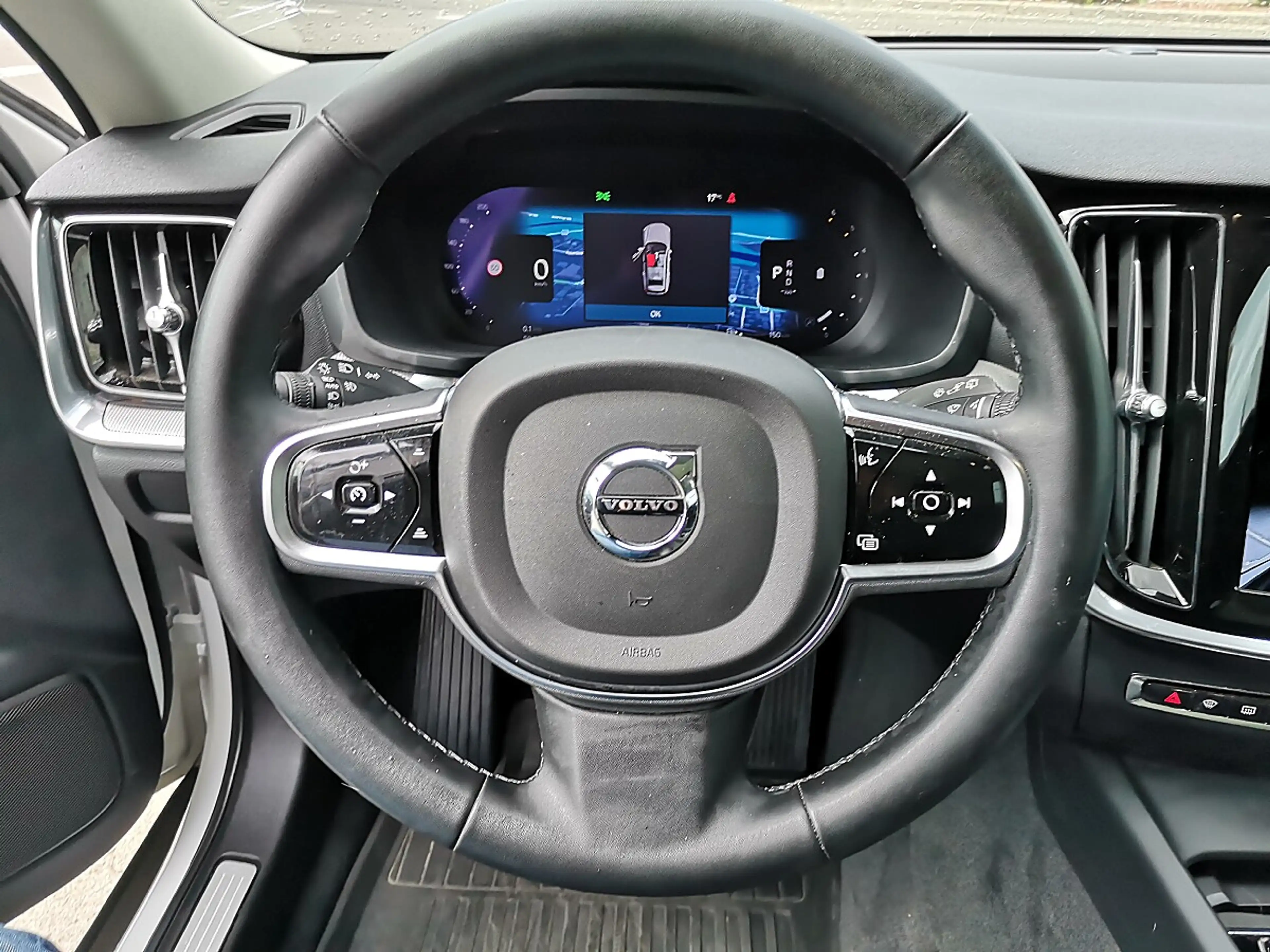 Volvo V60 Cross Country Plus B4 AWD Geartronic — photo 15
