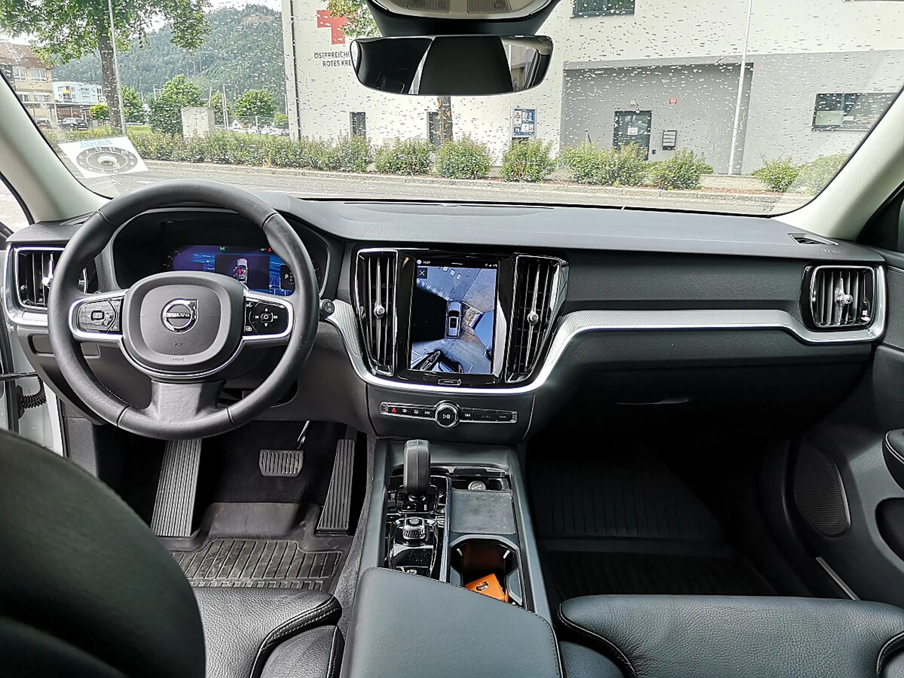 Volvo V60 Cross Country Plus B4 AWD Geartronic — photo 14