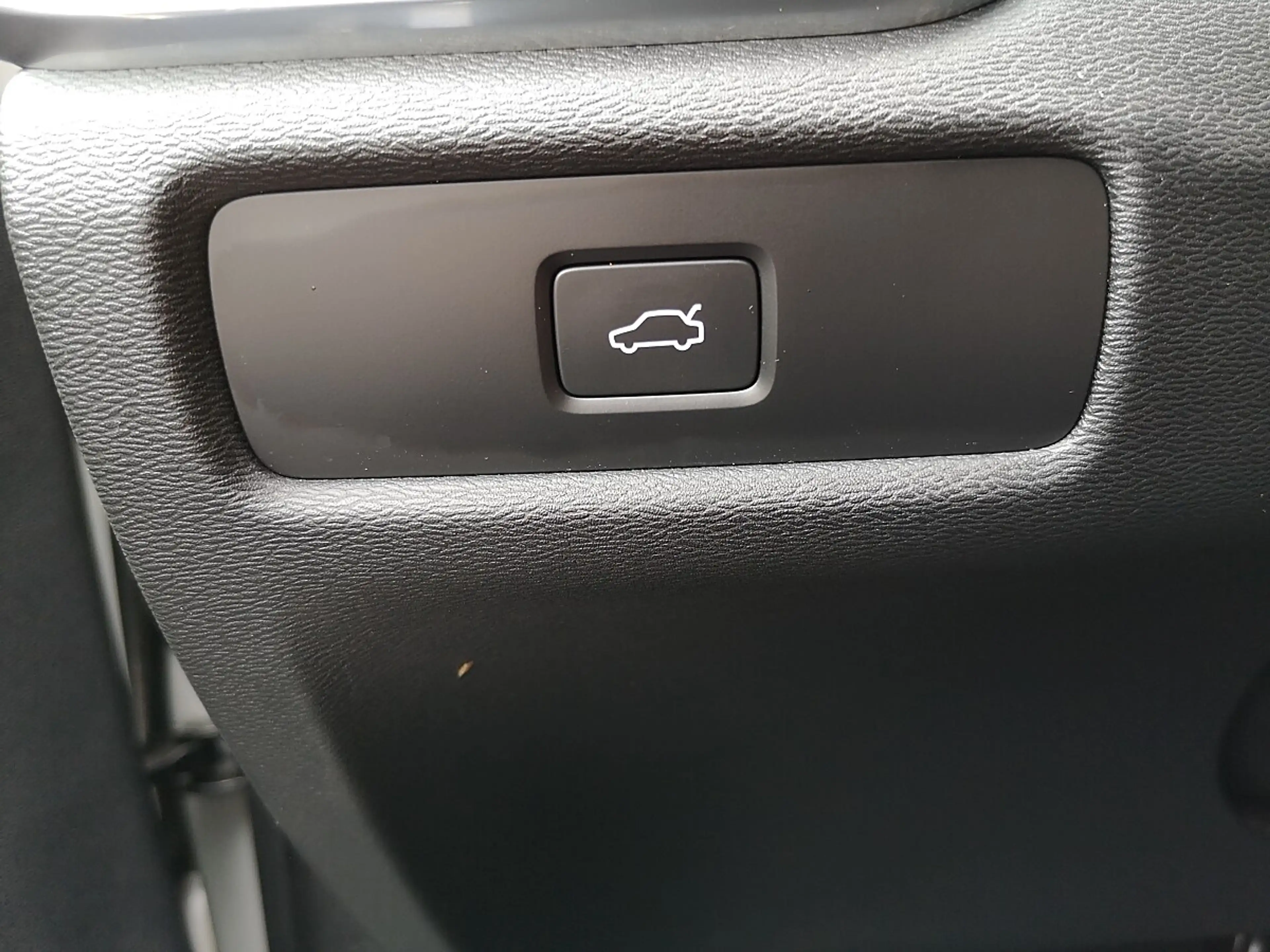 Volvo V60 Cross Country Plus B4 AWD Geartronic — photo 10