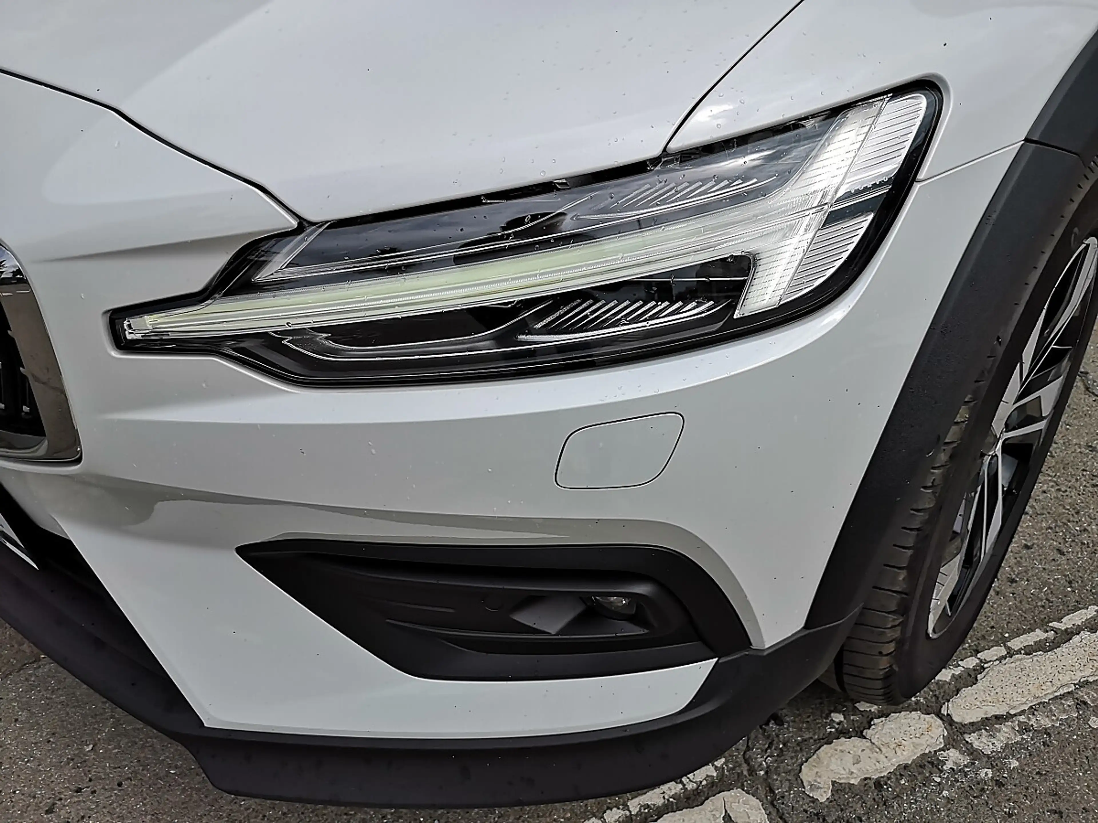 Volvo V60 Cross Country Plus B4 AWD Geartronic — photo 5