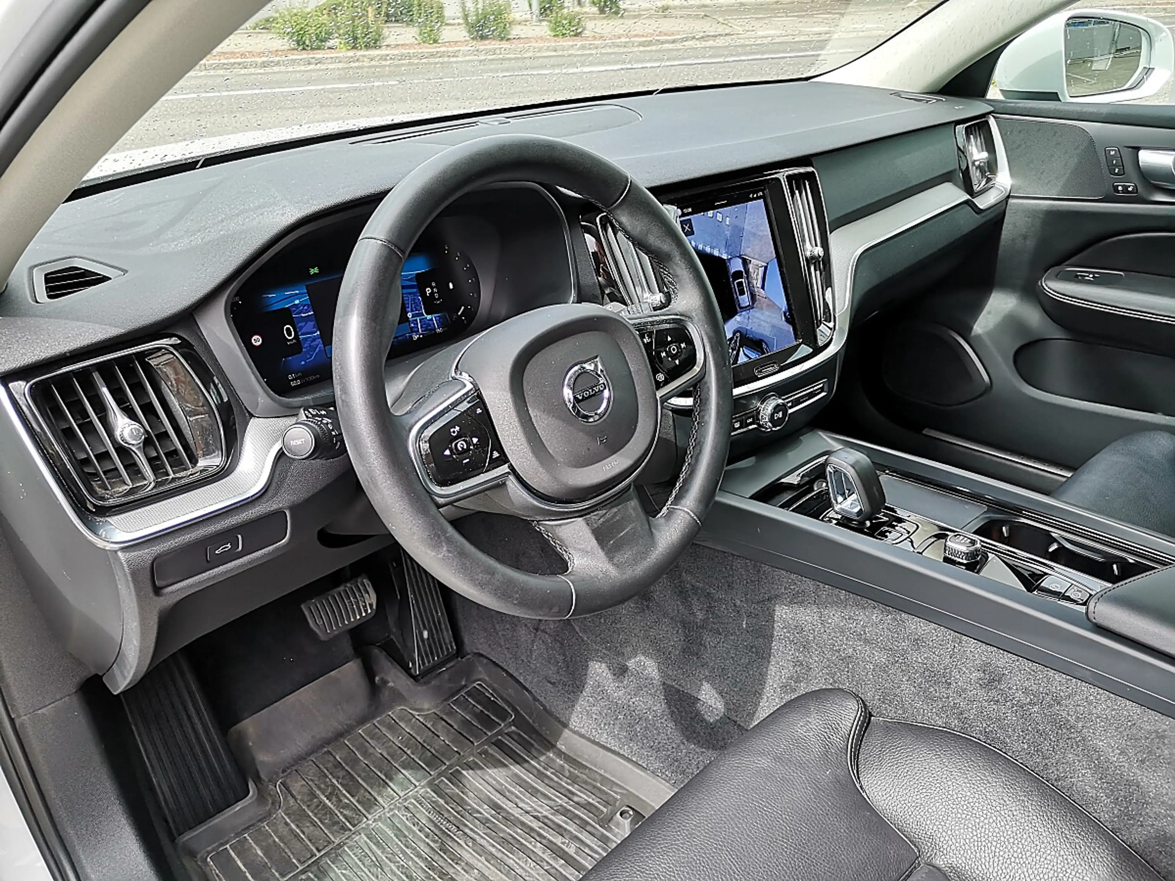Volvo V60 Cross Country Plus B4 AWD Geartronic — photo 8