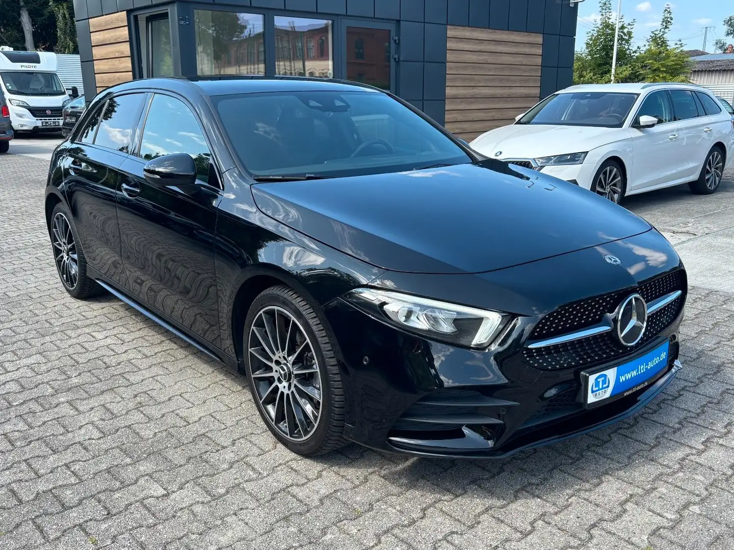 Mercedes-Benz A 250 A -Klasse A 250  Edition 2020 Kamera AMG Navi Noir - 1