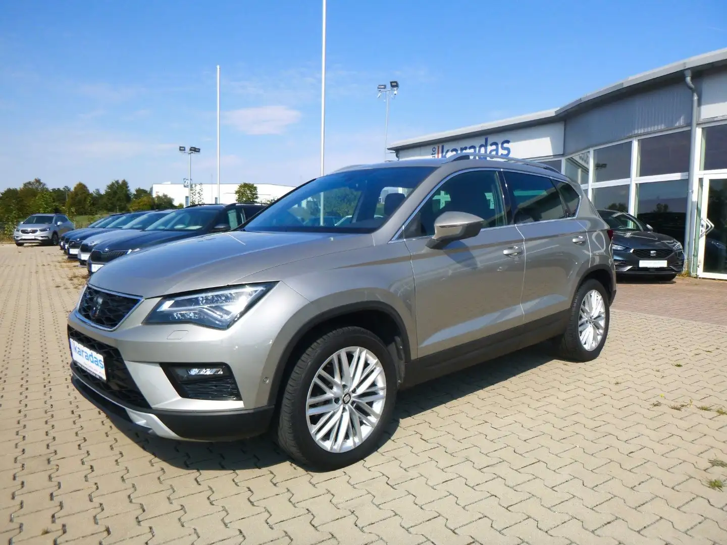 SEAT Ateca 1,4 TSI Xcellence  Allrad/AUT/NAV/LED/KAM Бежевий - 1