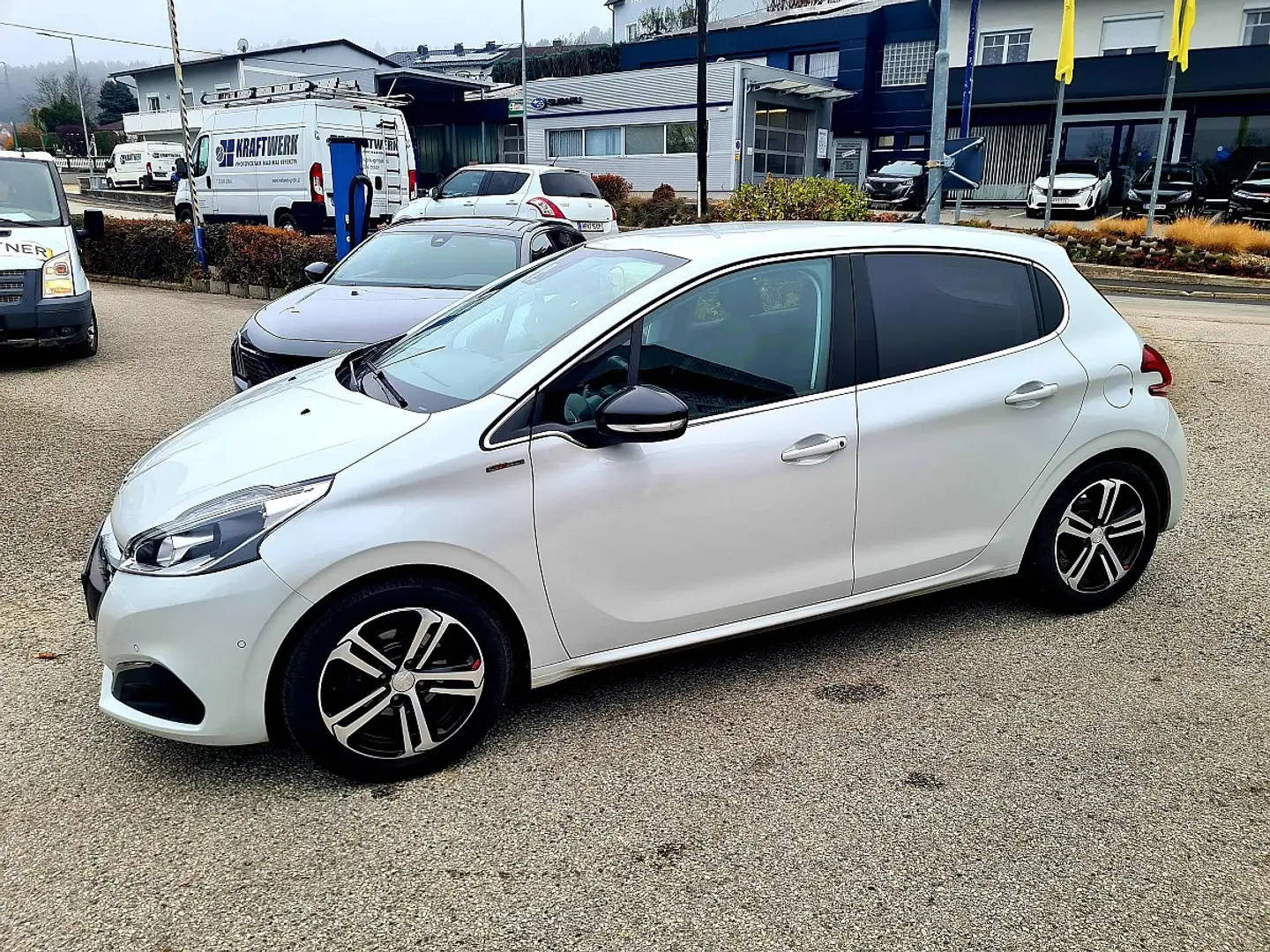Peugeot 208 GT Line 1,2 PureTech 110 S&S Weiß - 2