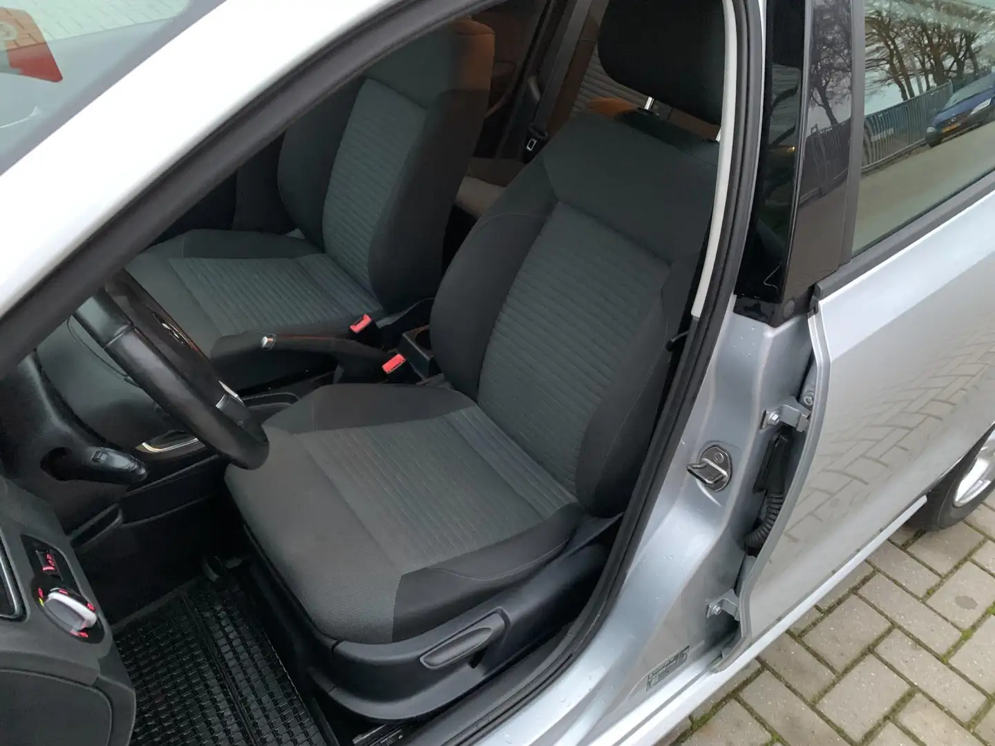 Volkswagen Polo 1.2-12V Comfortline | CRUISE | AIRCO | PDC Zilver - 2