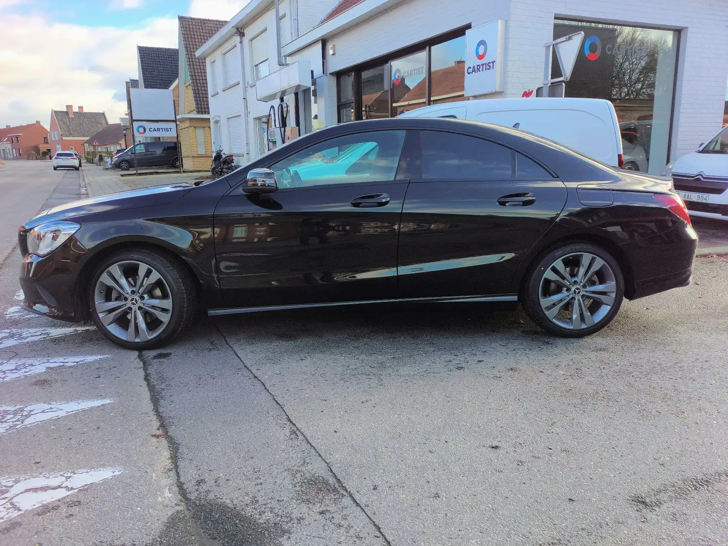 Mercedes-Benz CLA 180 CLA 180 7G-DCT Urban Zwart - 2